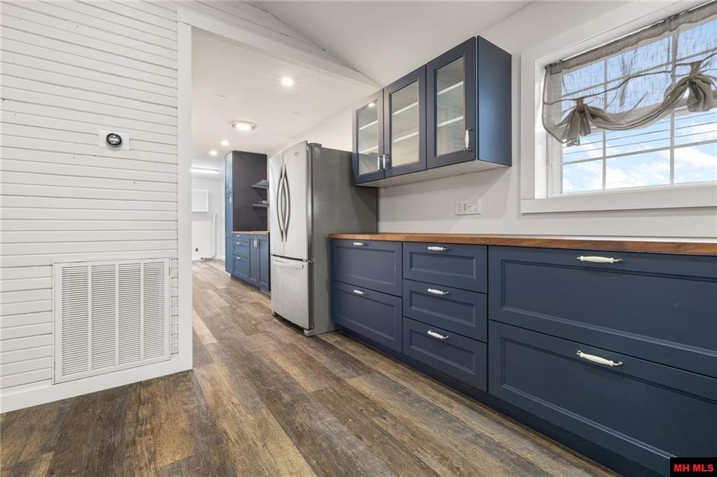 7590 Orchard Point Road