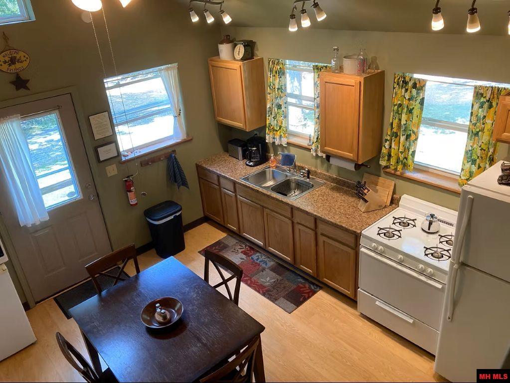 001-00673-000 Cozy Lane