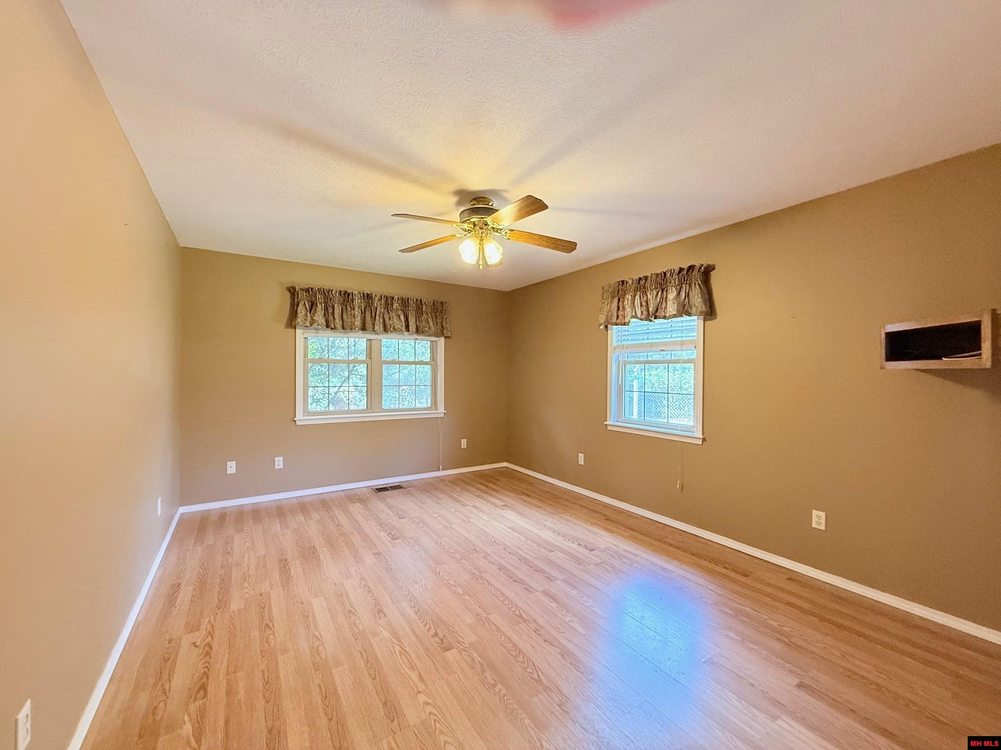 109 WINTERVIEW Bull Shoals, AR 72619
