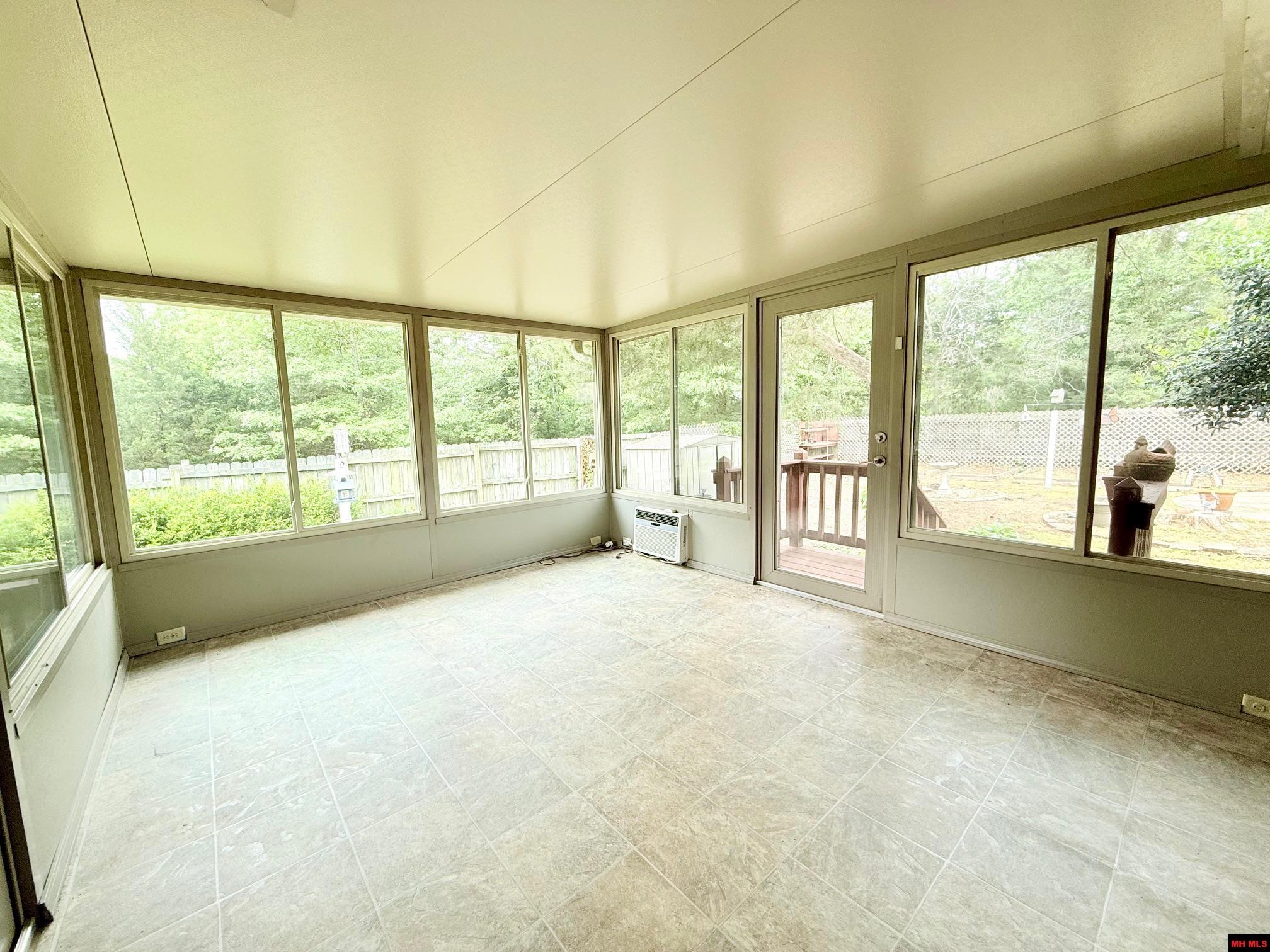 109 WINTERVIEW Bull Shoals, AR 72619