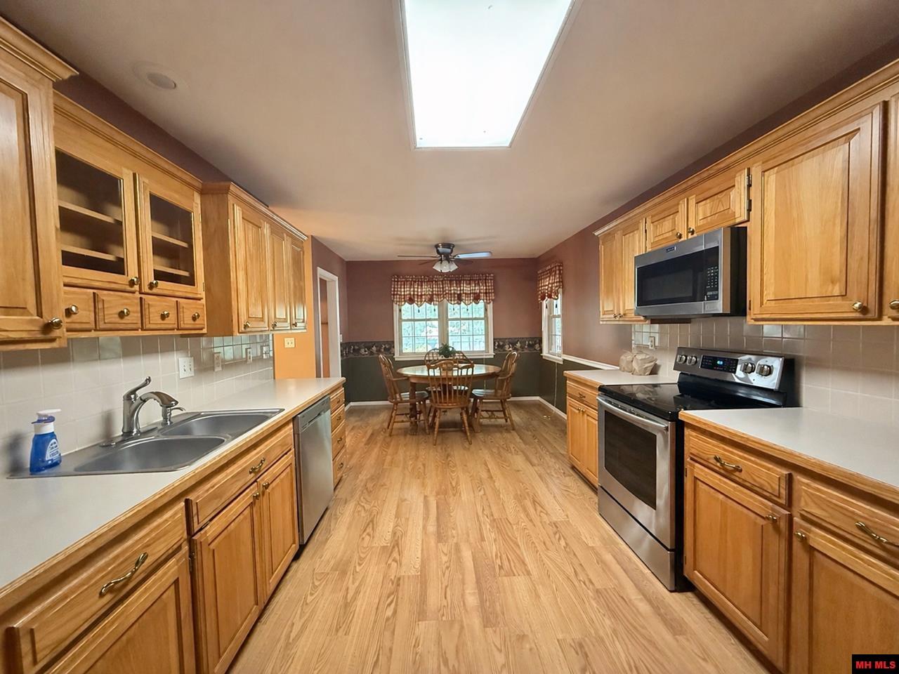 109 WINTERVIEW Bull Shoals, AR 72619