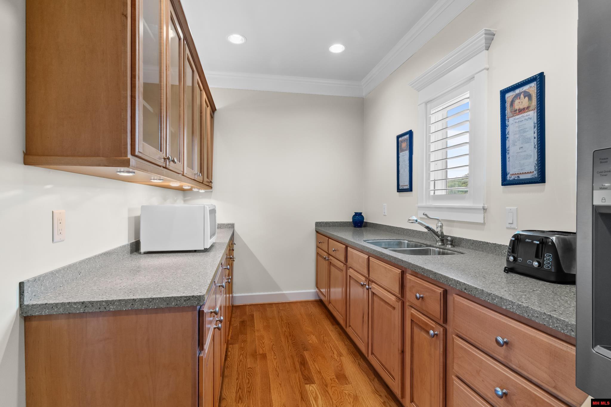 500 Valley Airport Drive