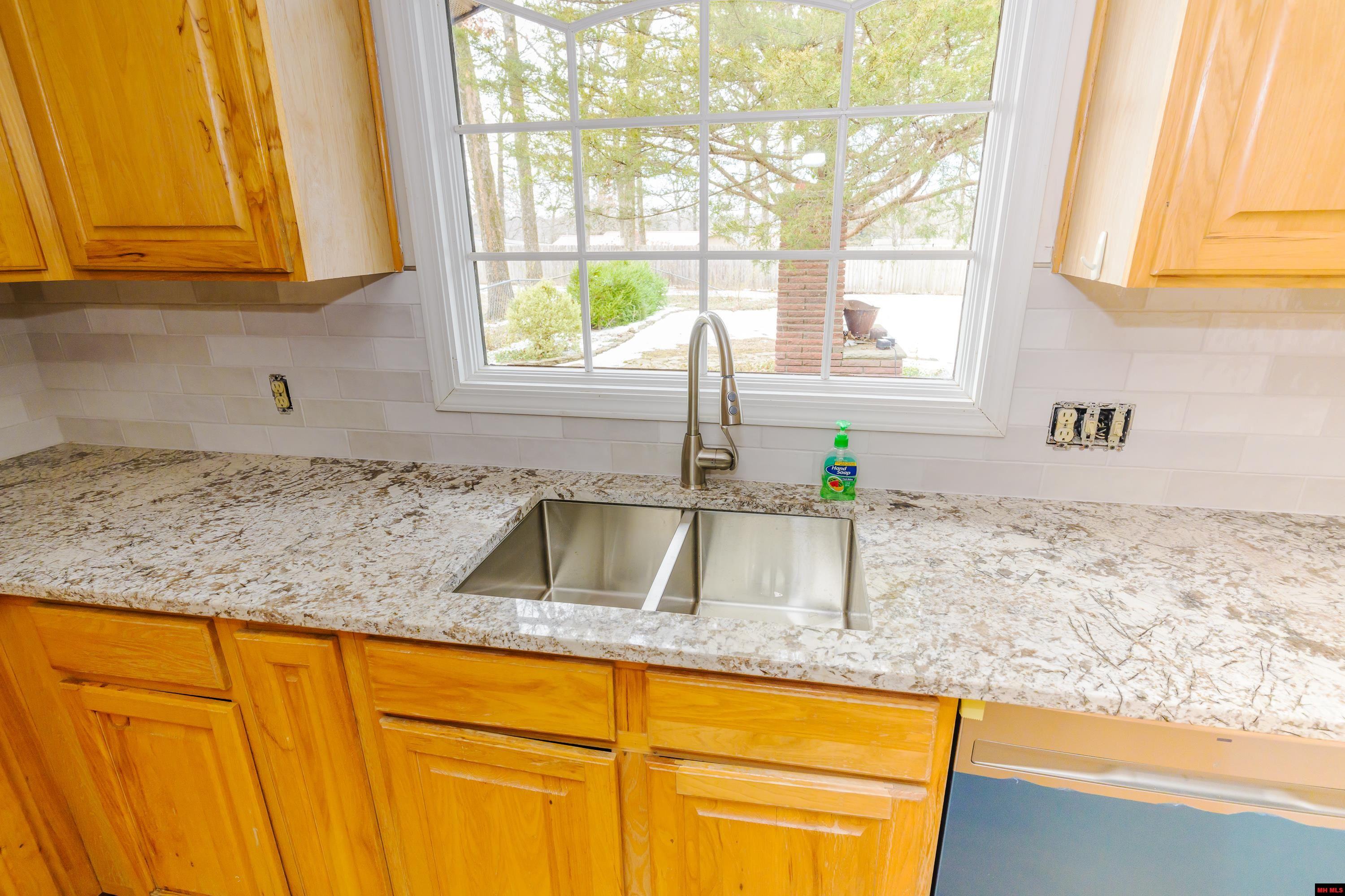 220 N CARDINAL DRIVE Mountain Home, AR