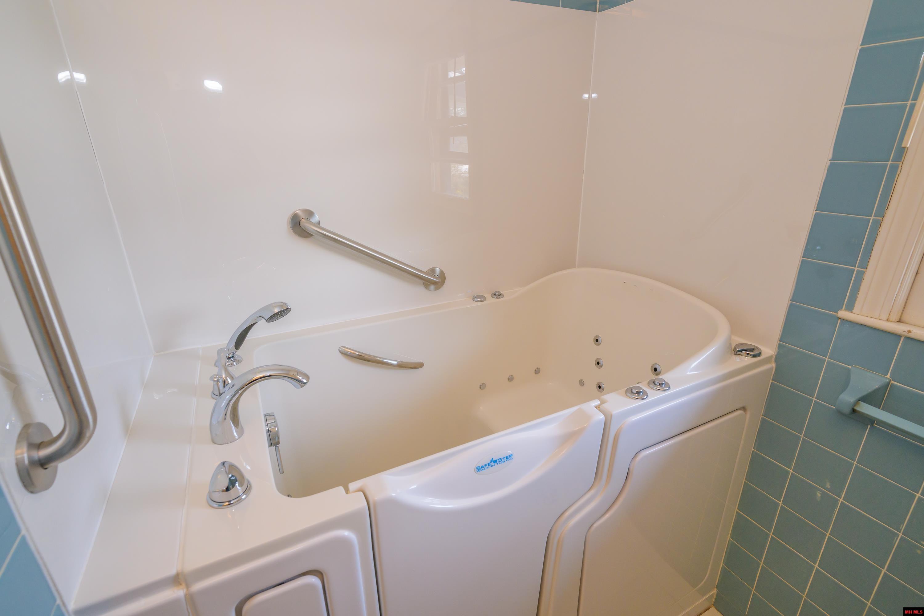 220 N CARDINAL DRIVE Mountain Home, AR