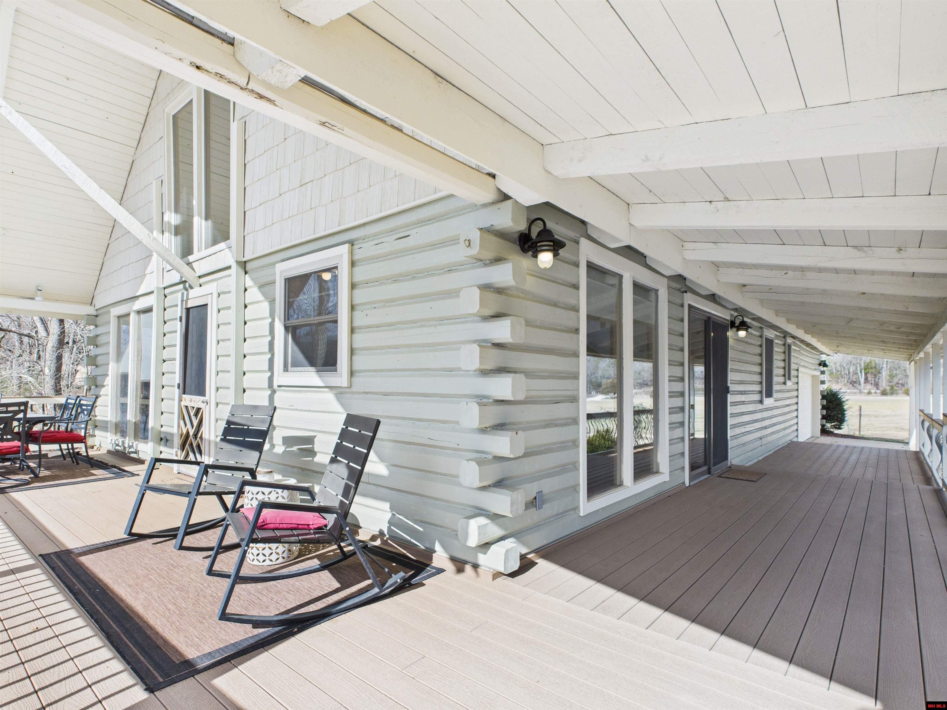 60 Rivers Edge Place