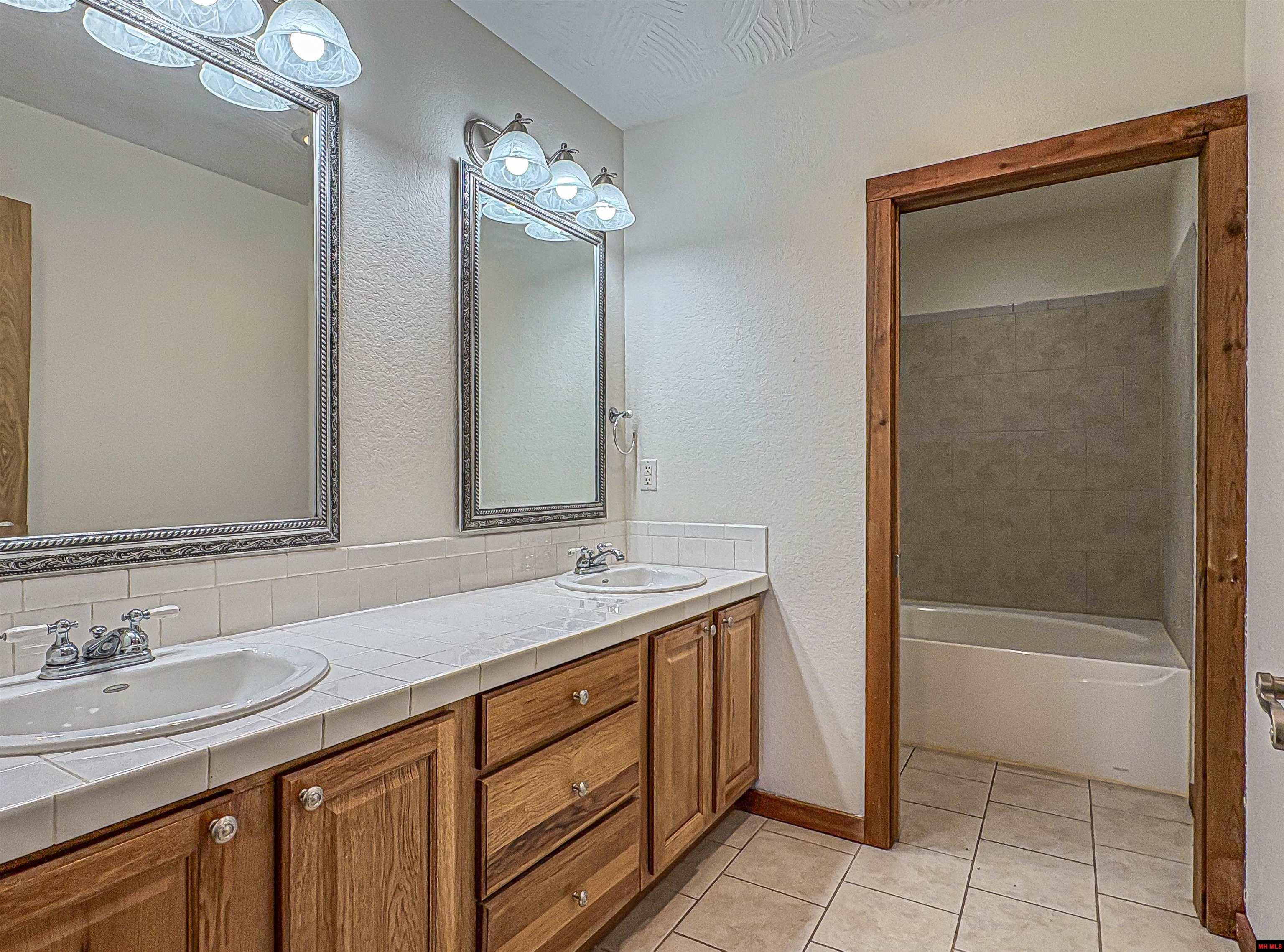 1113 Thousand Oaks Drive