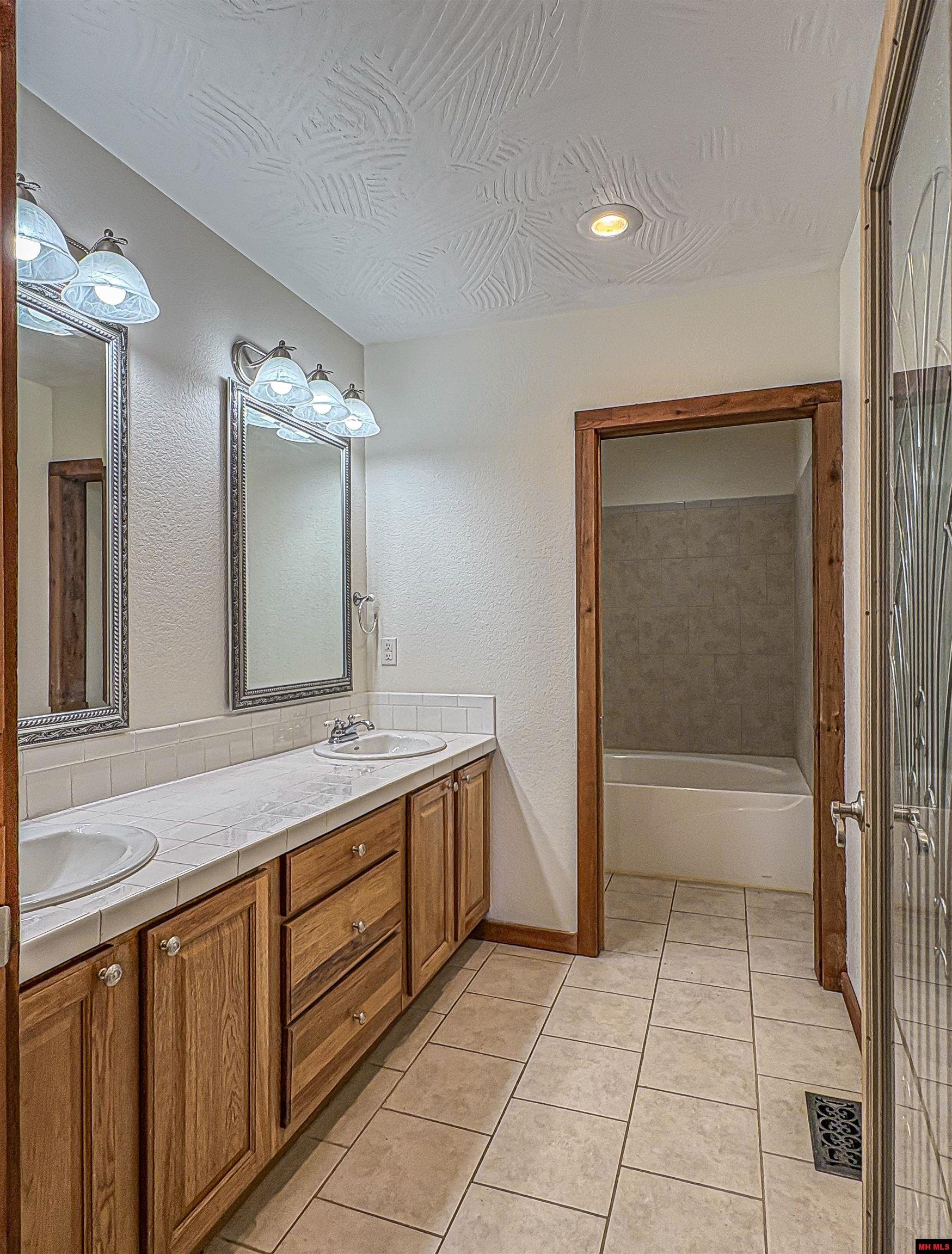 1113 Thousand Oaks Drive