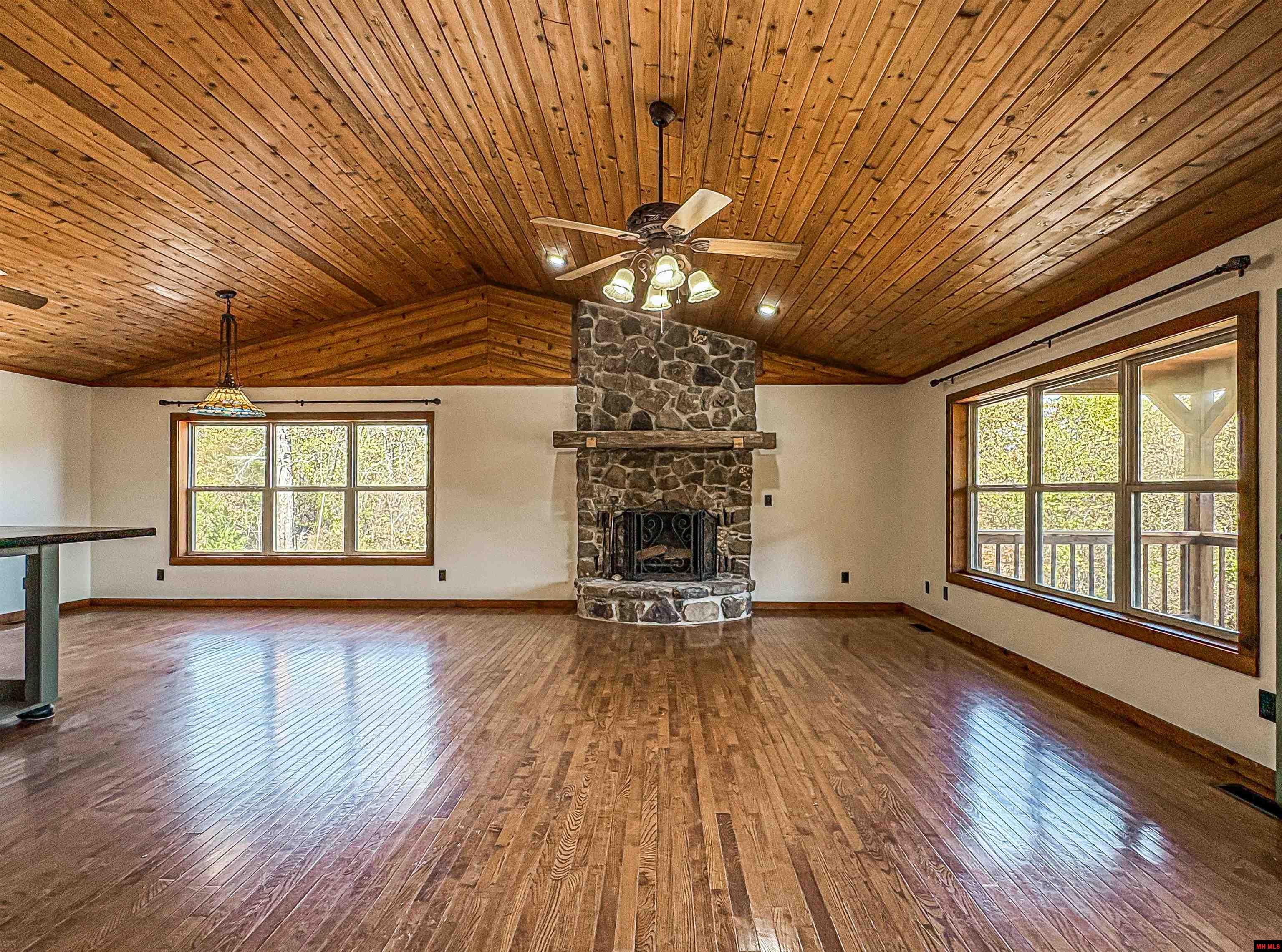 1113 Thousand Oaks Drive