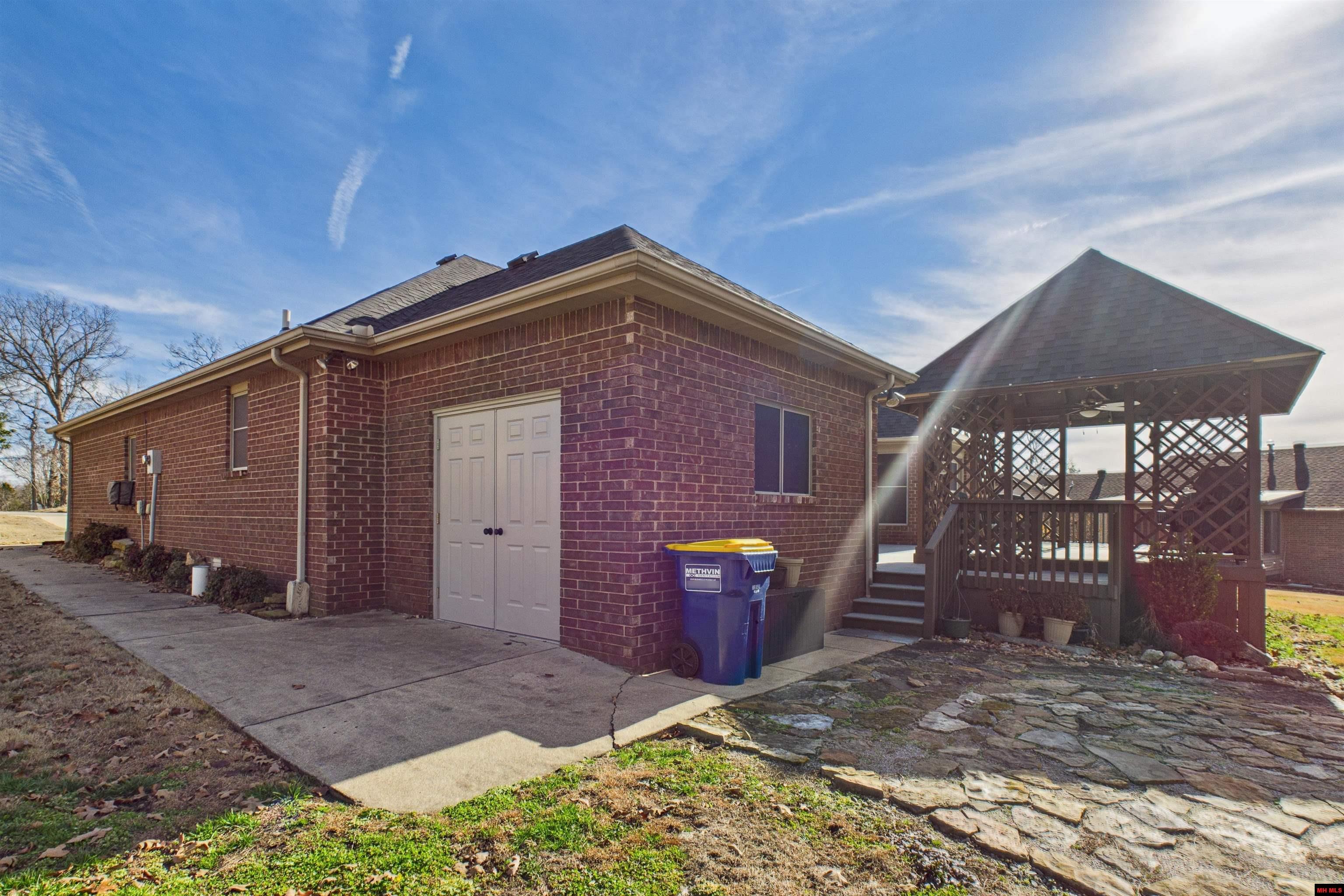 2046 Shadow Oak Drive