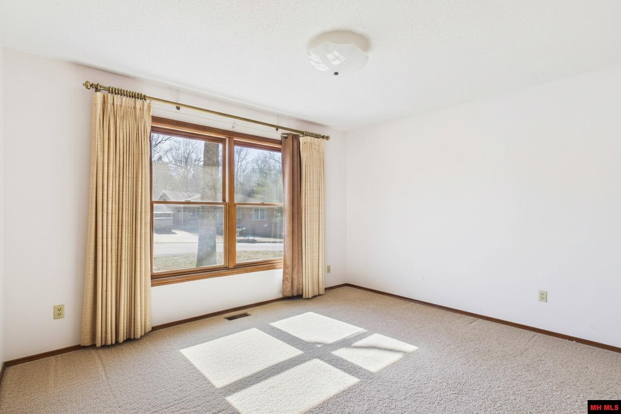 208 Leatherwood Drive