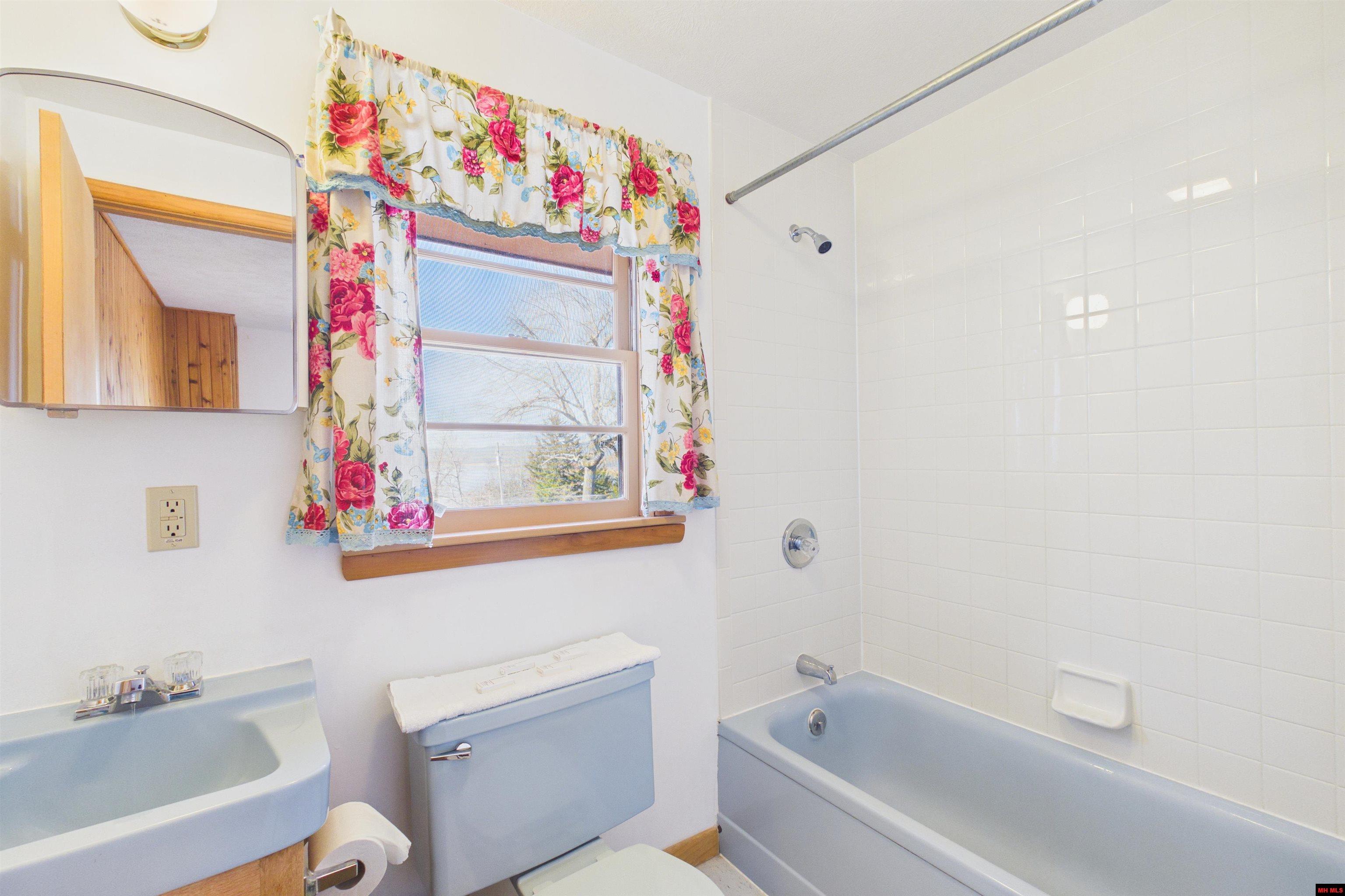 205 PINEHURST POINT Bull Shoals, AR