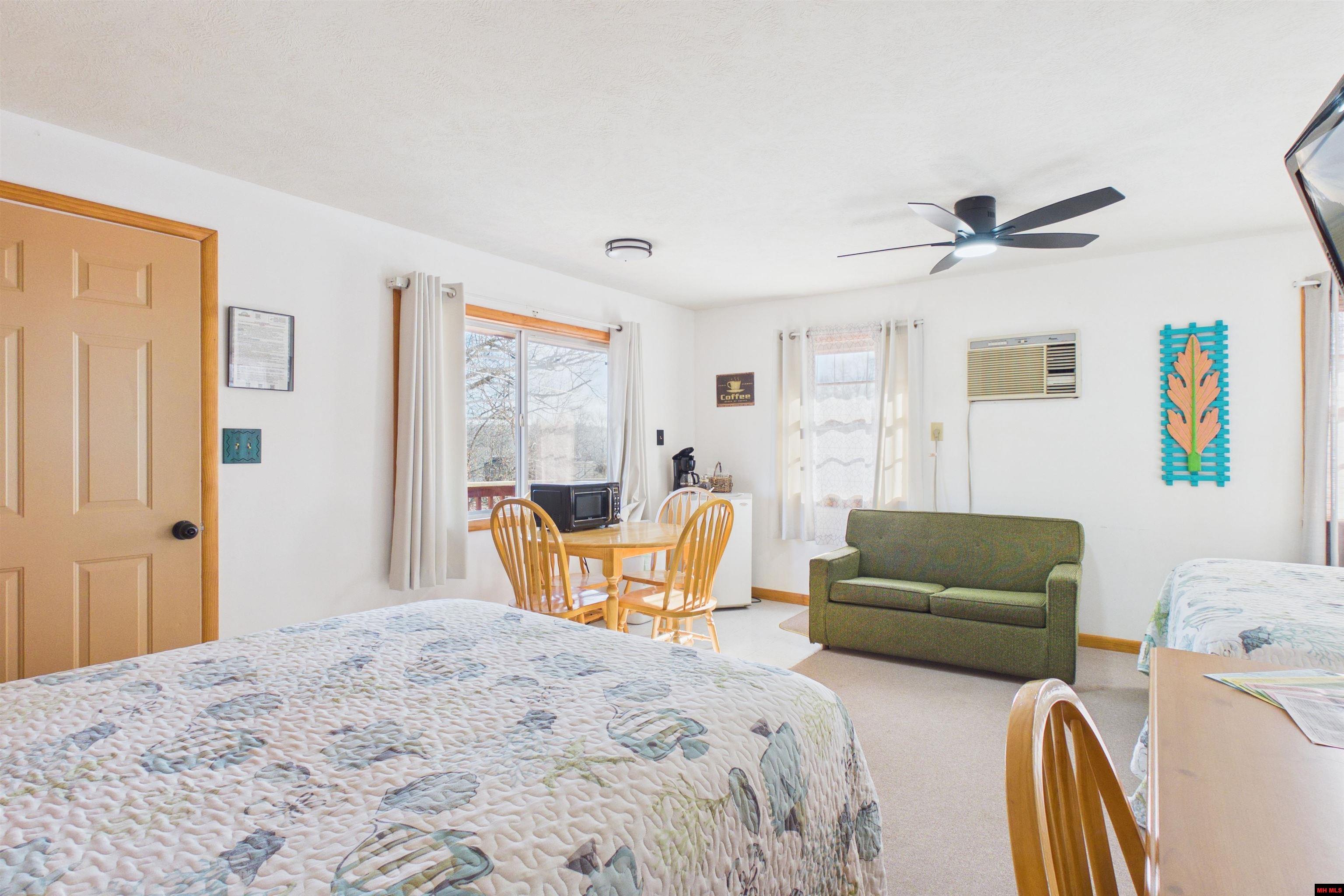 205 PINEHURST POINT Bull Shoals, AR