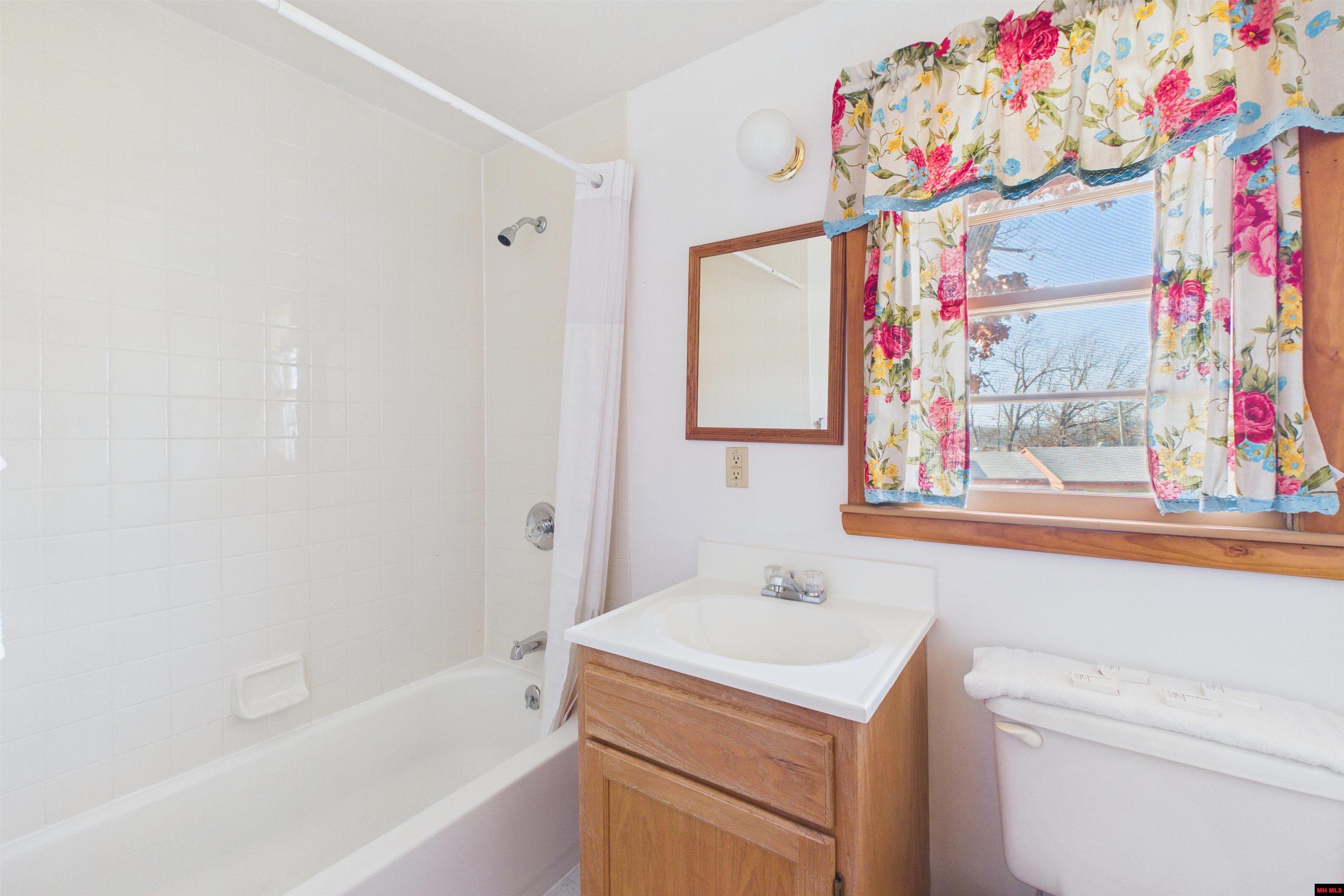 205 PINEHURST POINT Bull Shoals, AR