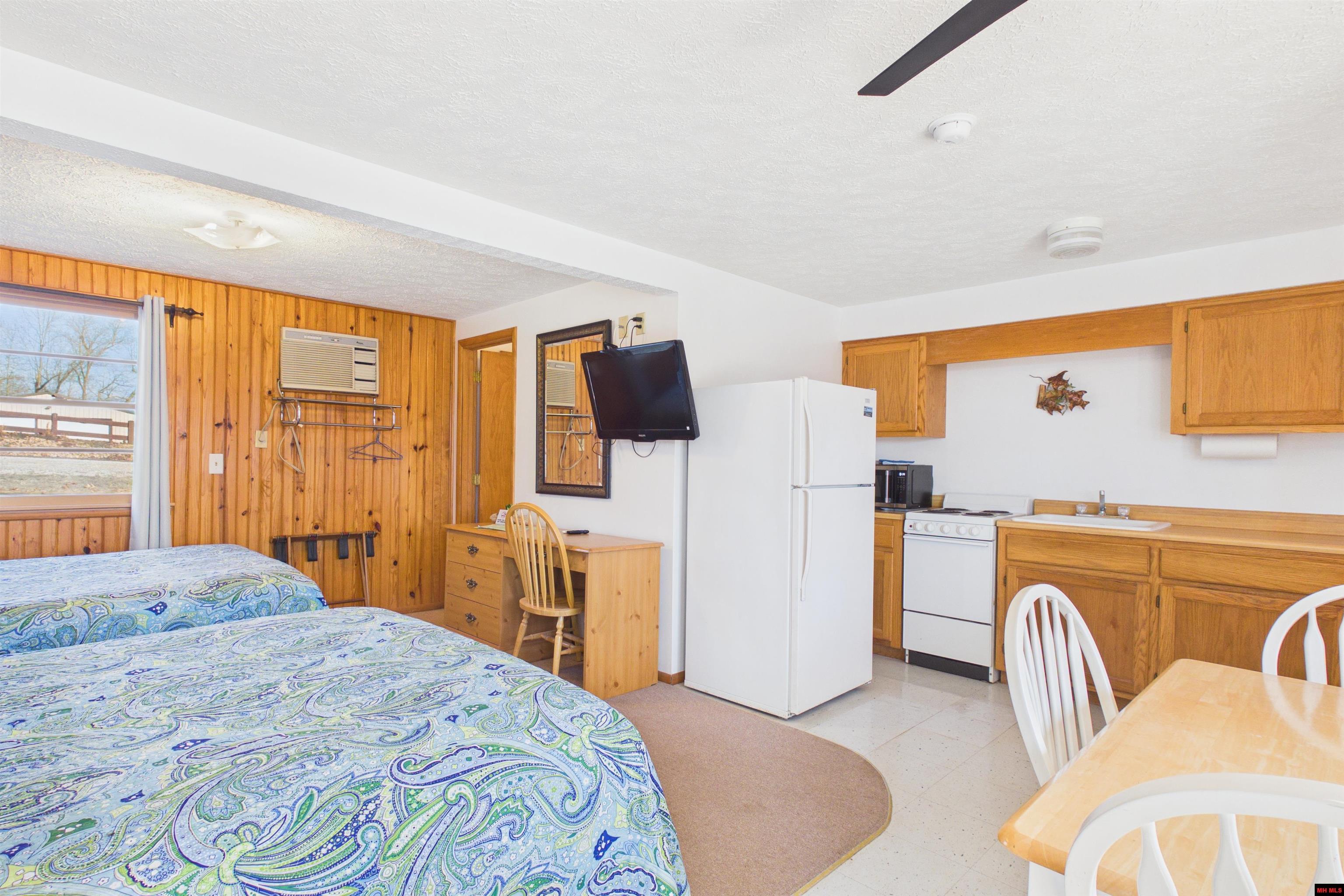 205 PINEHURST POINT Bull Shoals, AR