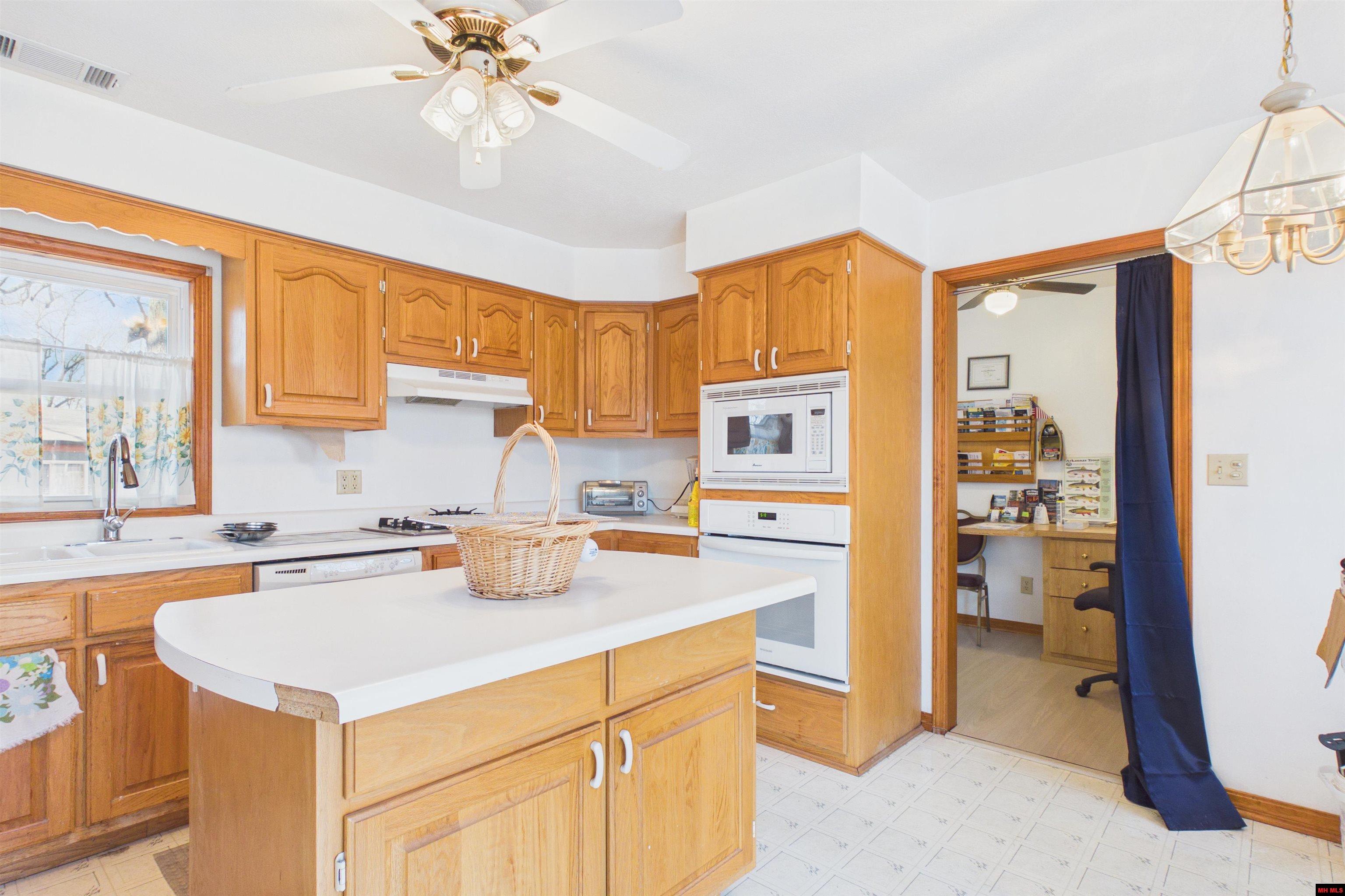 205 PINEHURST POINT Bull Shoals, AR