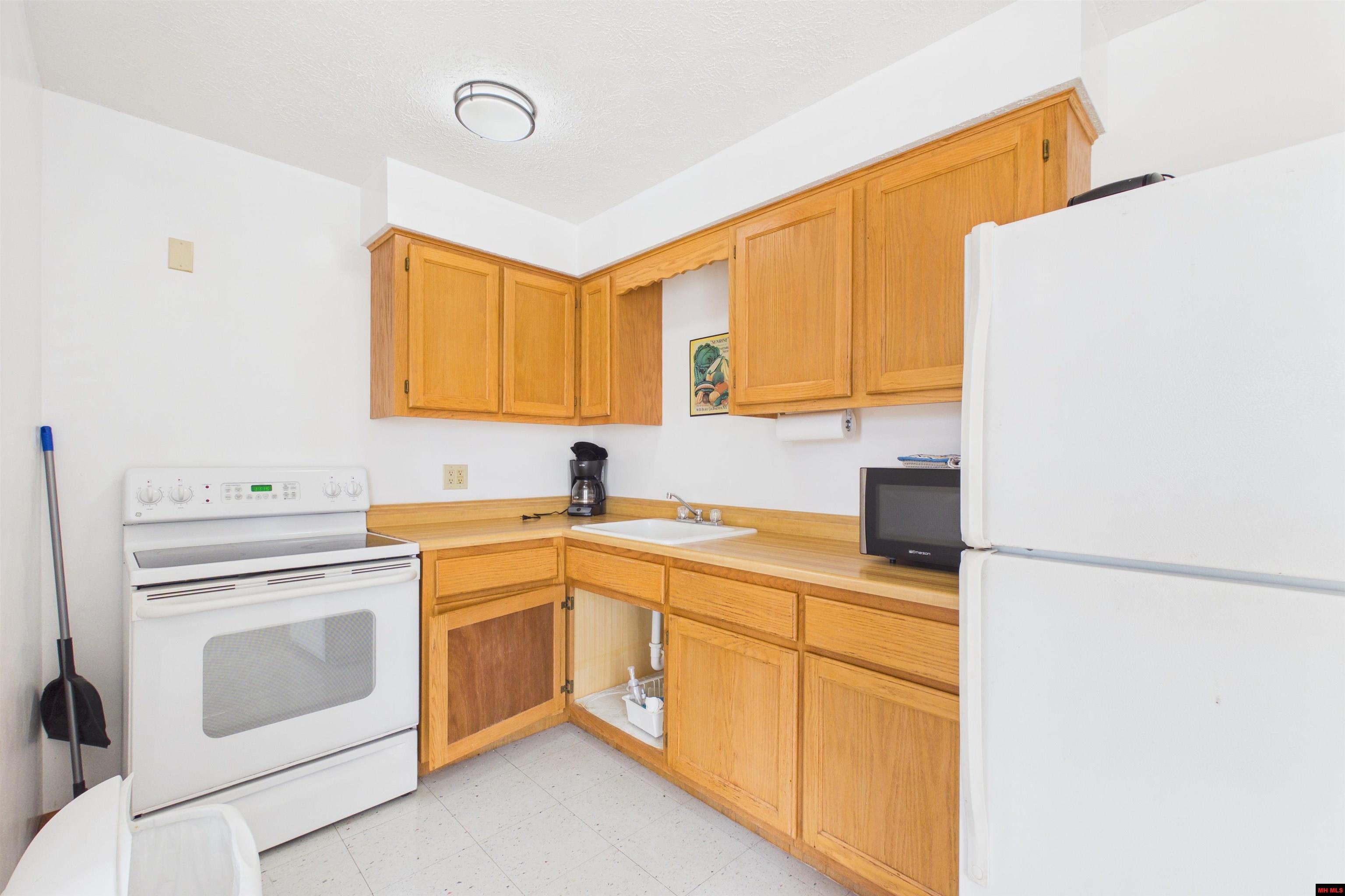 205 PINEHURST POINT Bull Shoals, AR