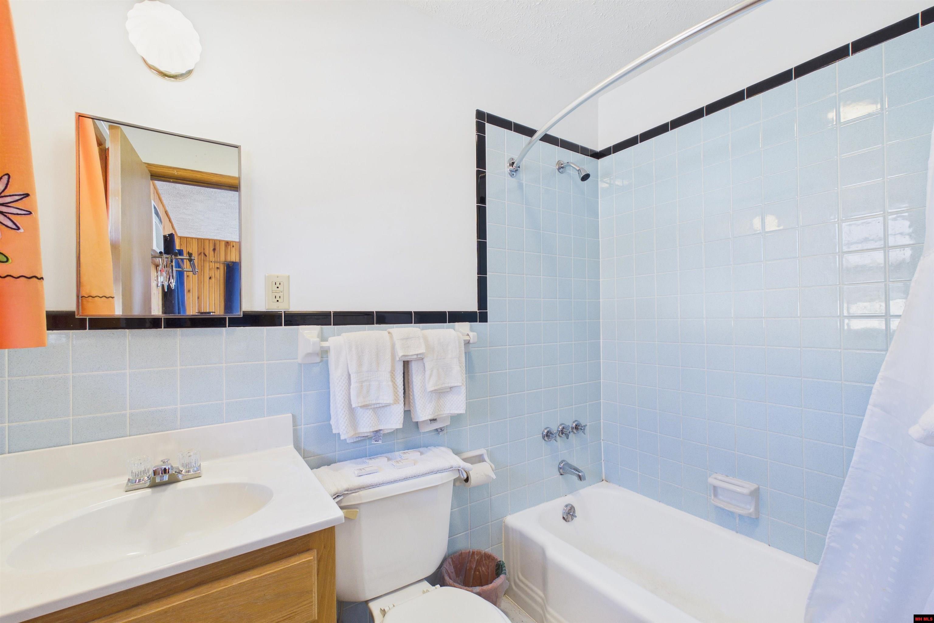 205 PINEHURST POINT Bull Shoals, AR