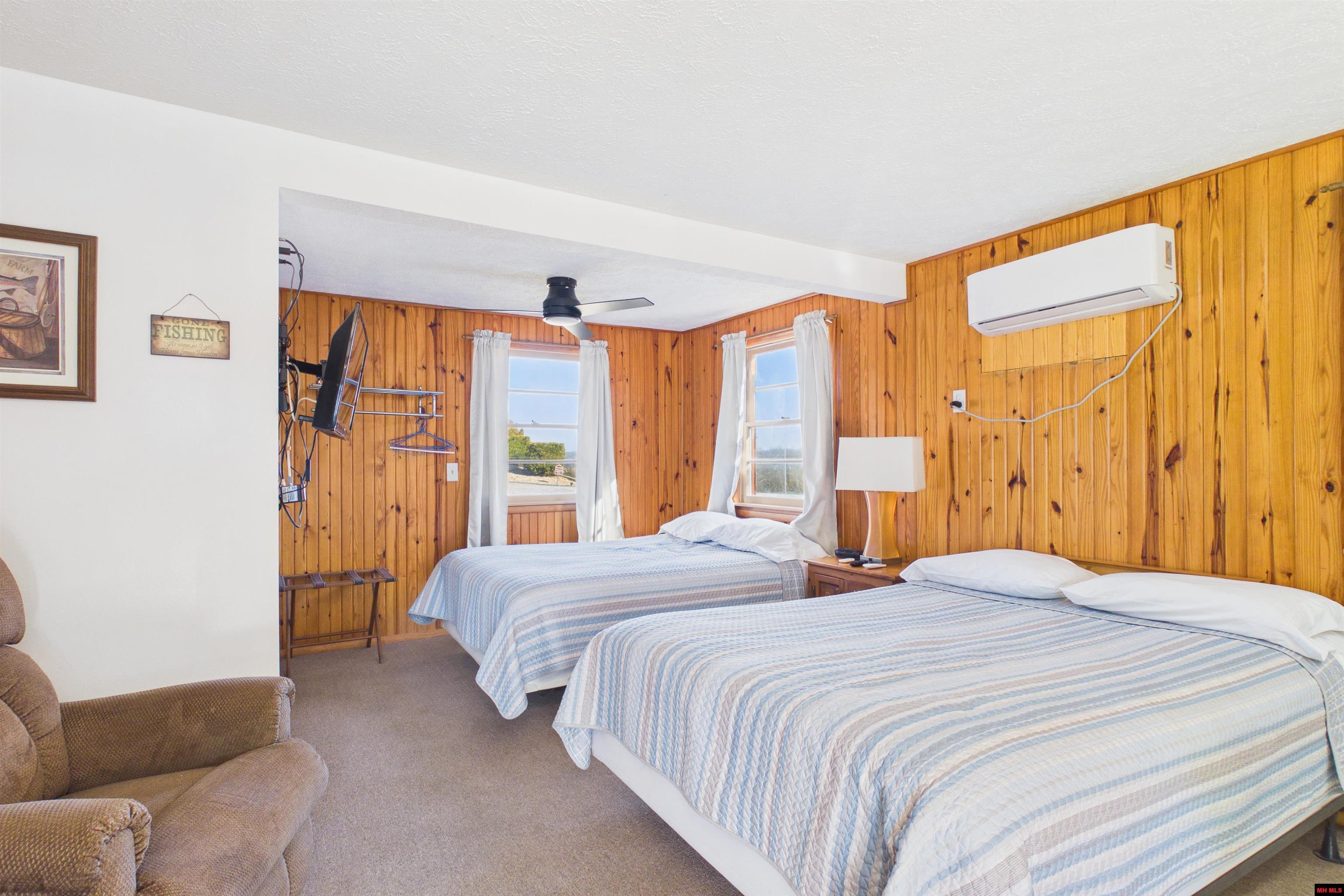 205 PINEHURST POINT Bull Shoals, AR