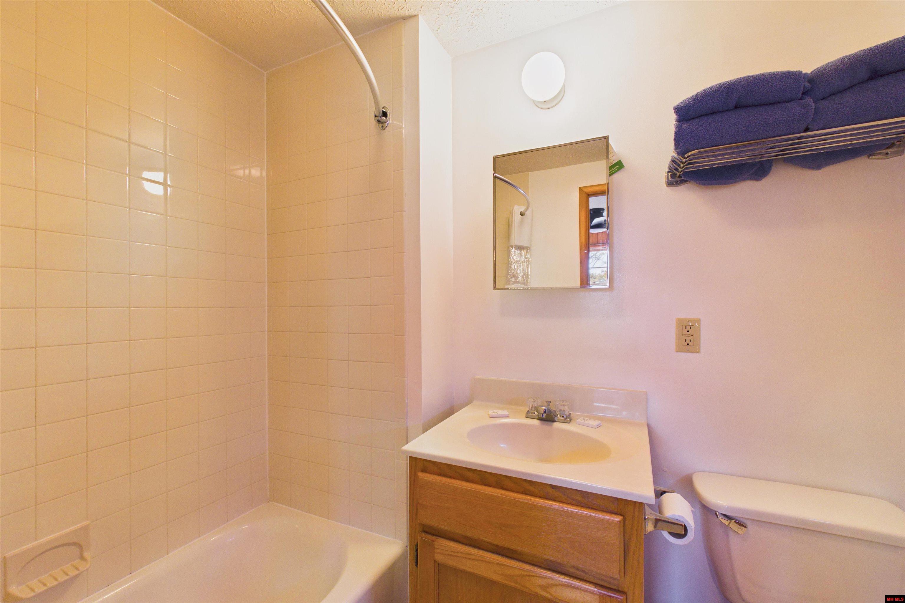 205 PINEHURST POINT Bull Shoals, AR