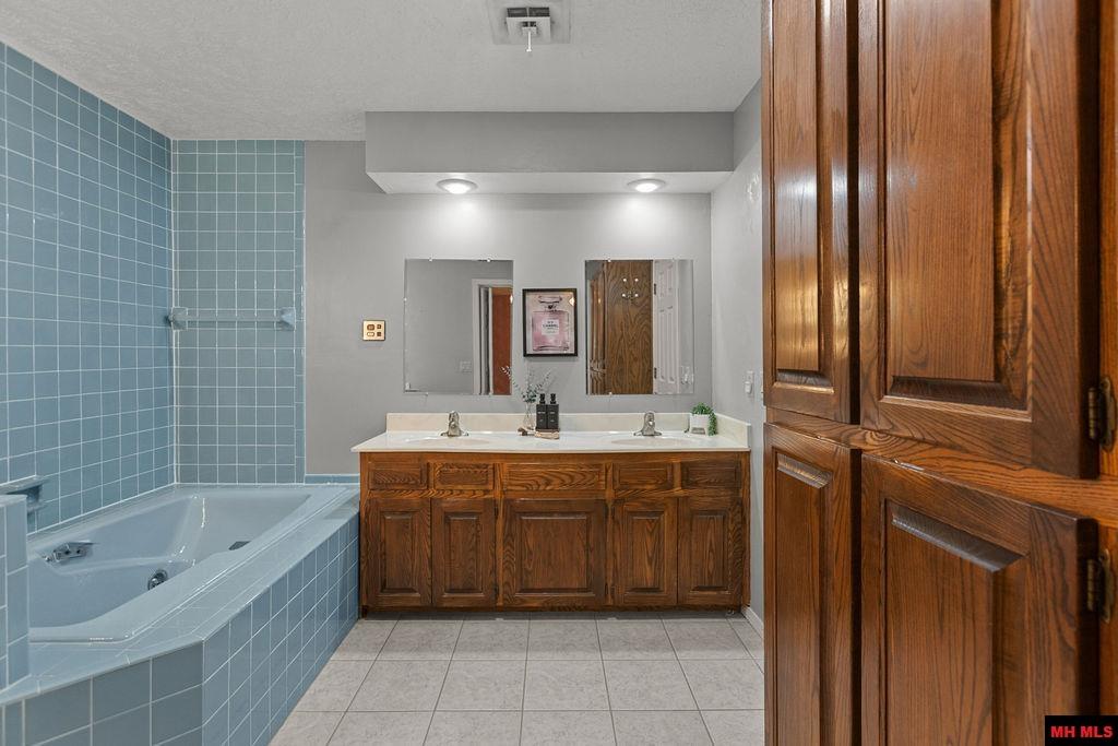 1301 PORTER LANE Mountain Home, AR