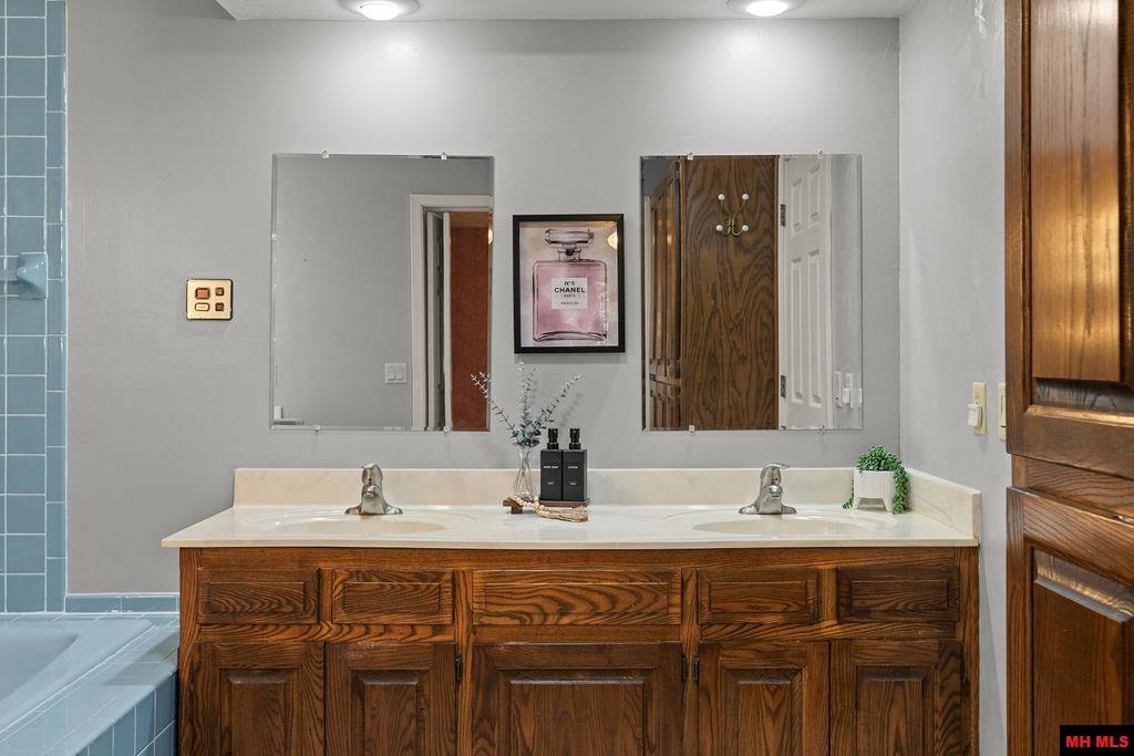 1301 PORTER LANE Mountain Home, AR