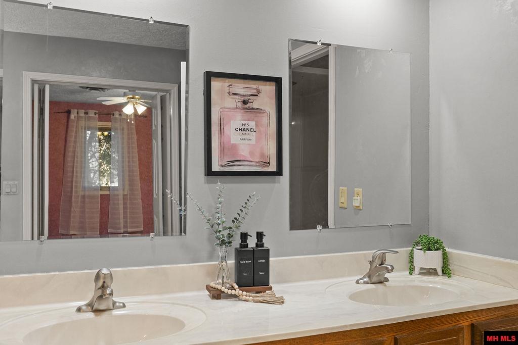 1301 PORTER LANE Mountain Home, AR