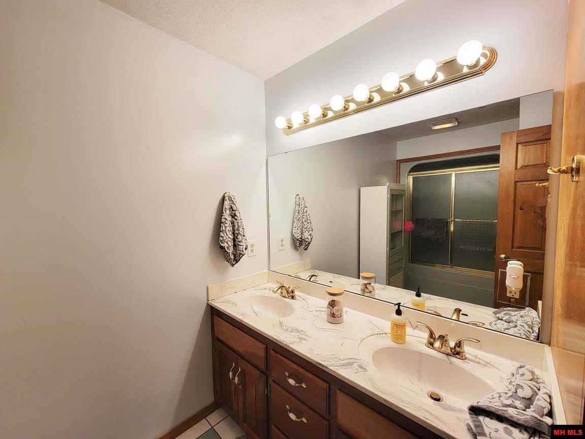 180 OAK TREE TERRACE Mountain Home, AR