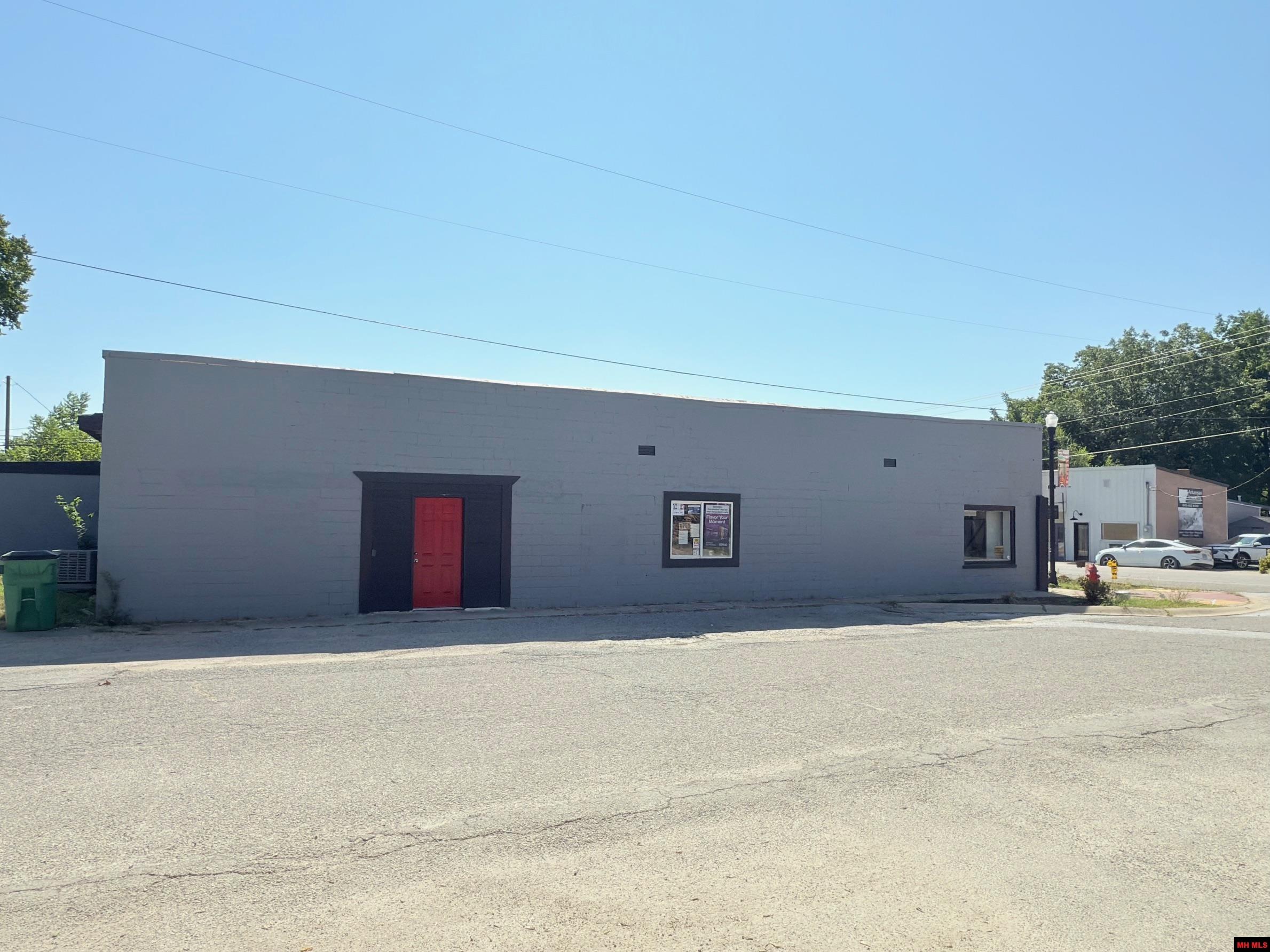 201 & 203 MAIN STREET Flippin, AR