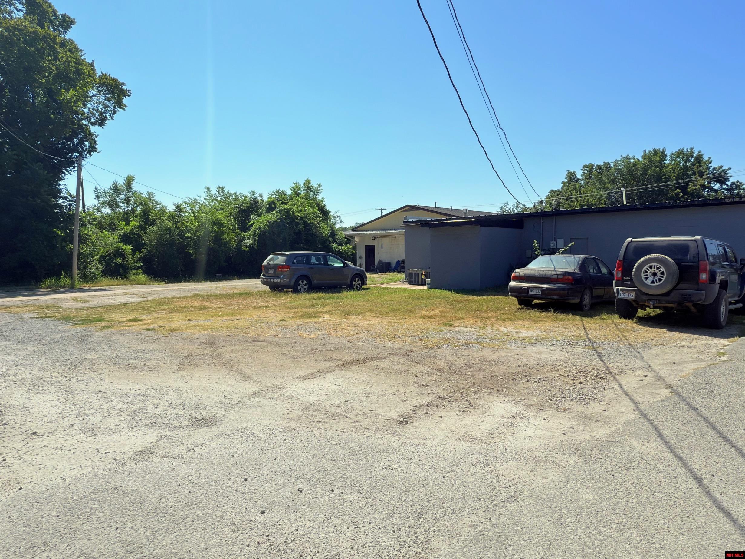 201 & 203 MAIN STREET Flippin, AR