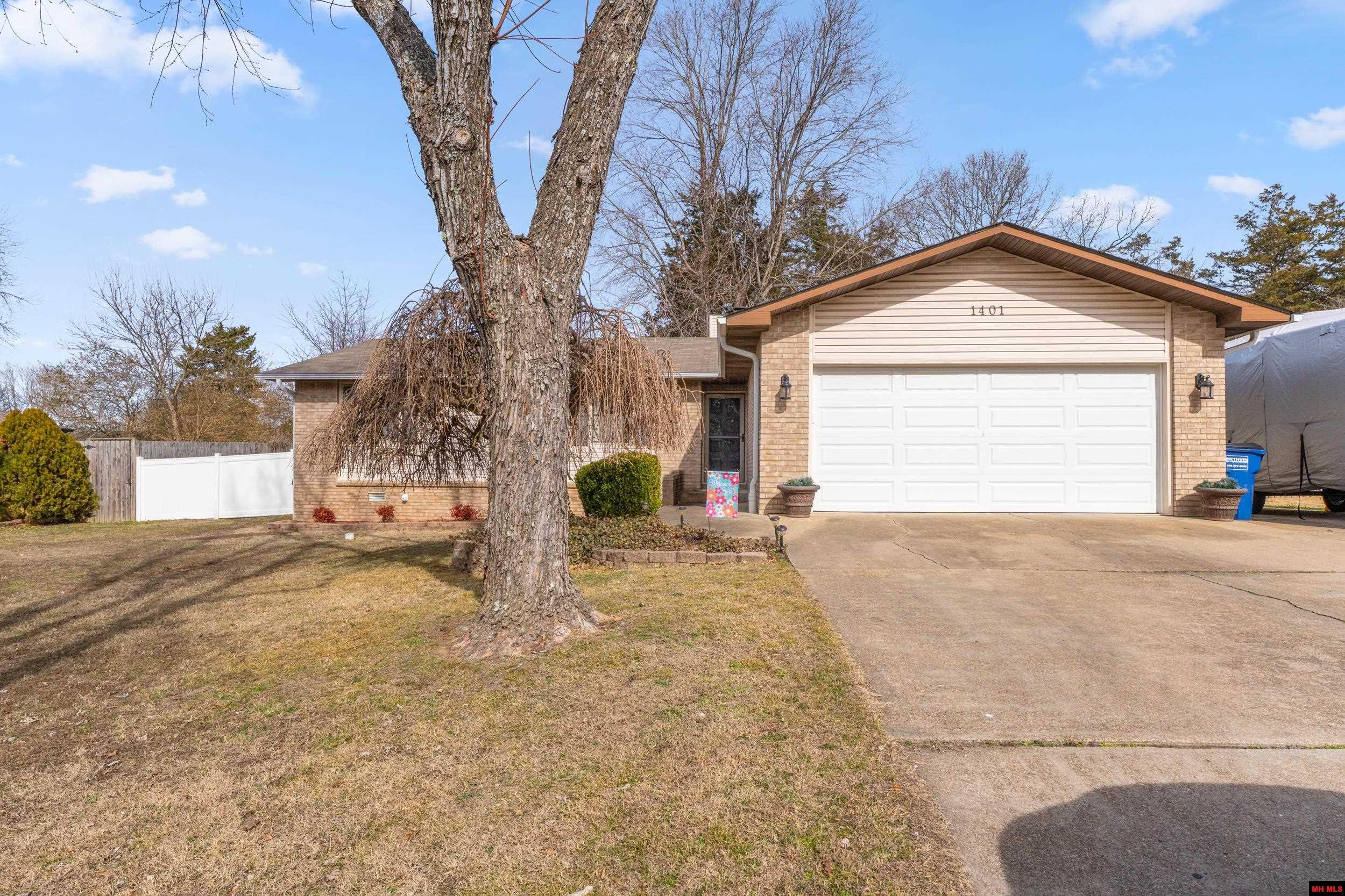 1401 S Kingswood Way