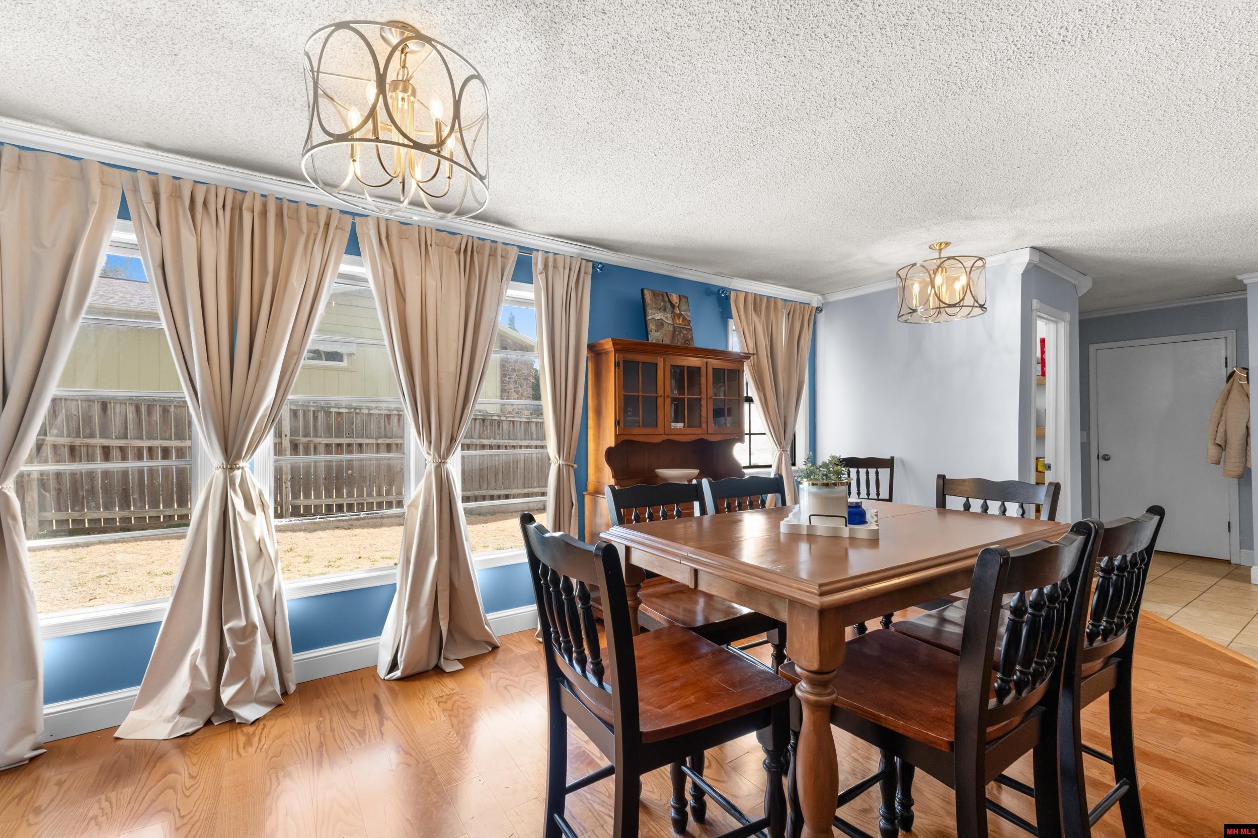 1401 S Kingswood Way