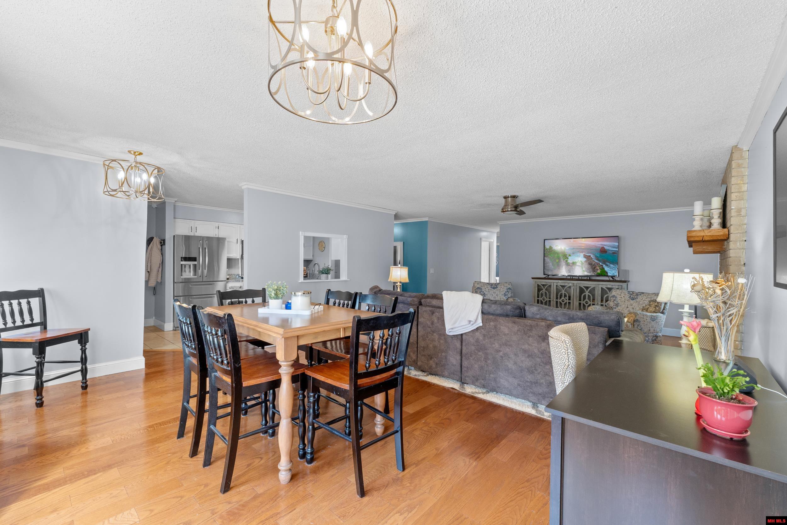 1401 S Kingswood Way