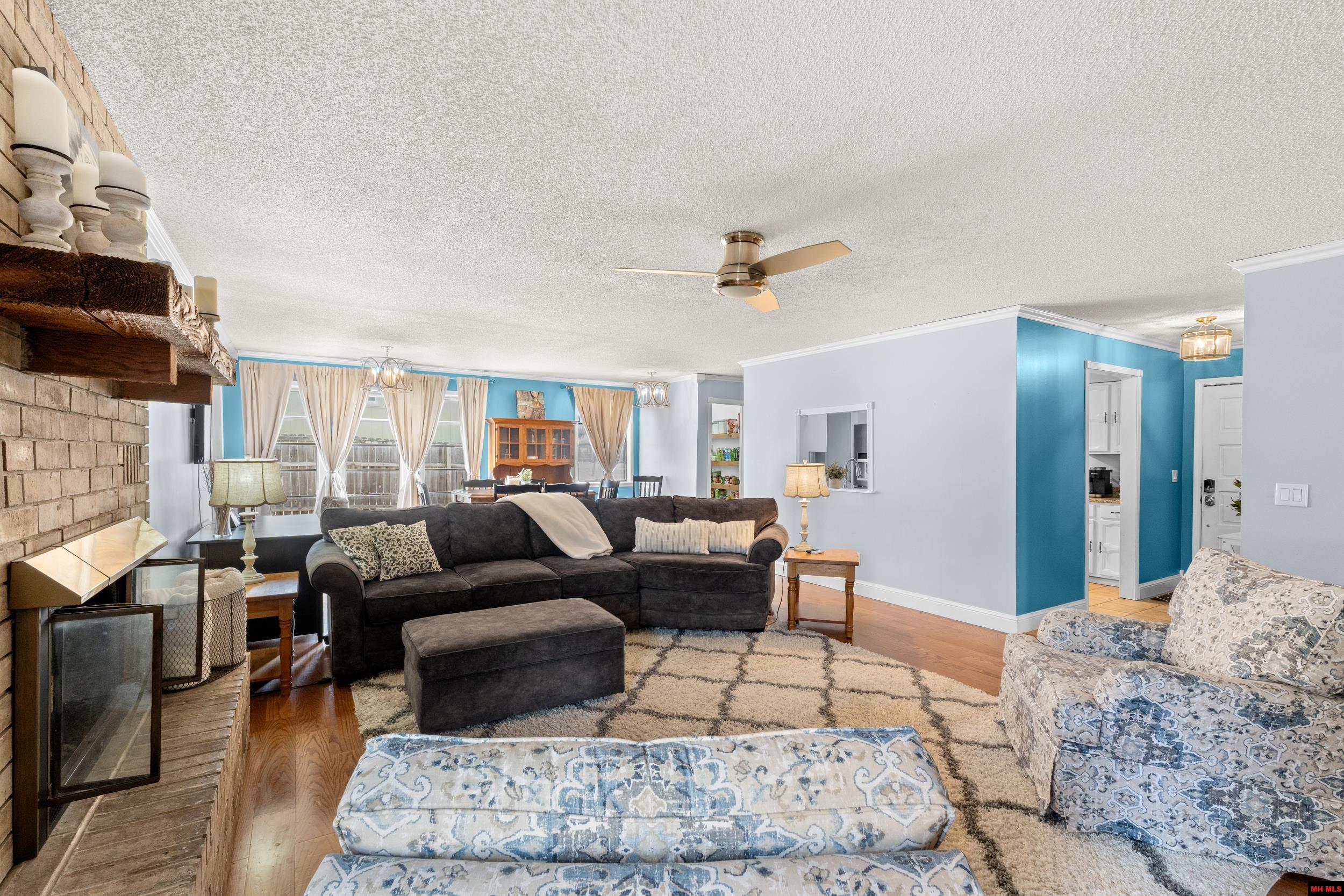 1401 S Kingswood Way