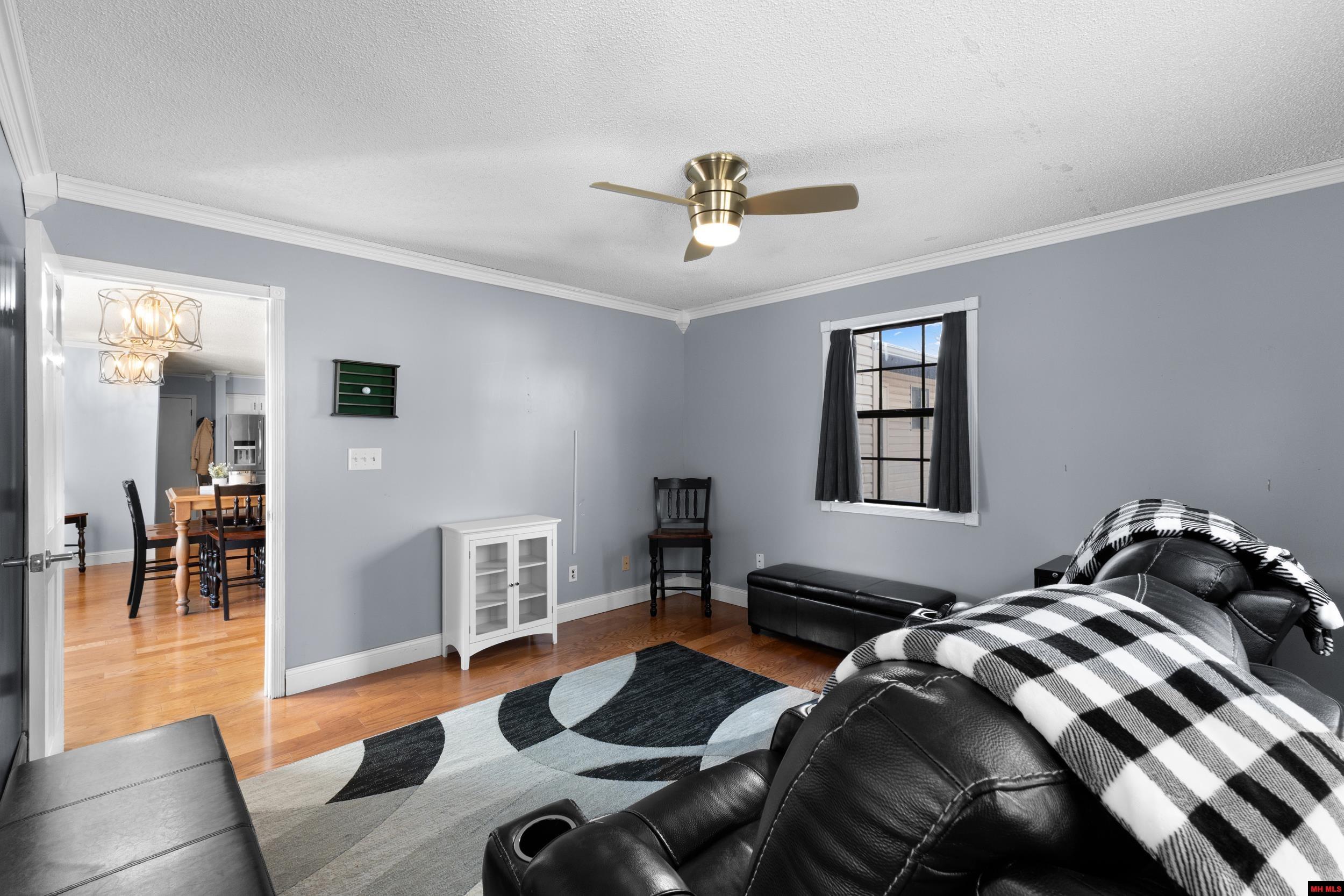 1401 S Kingswood Way