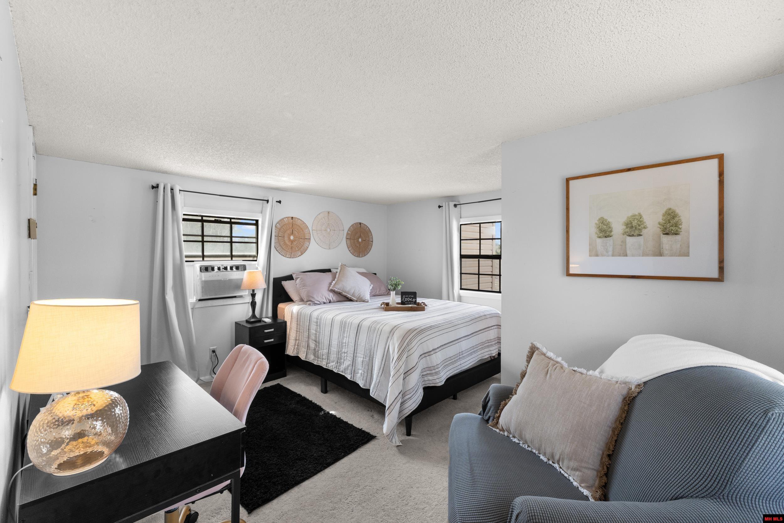 1401 S Kingswood Way