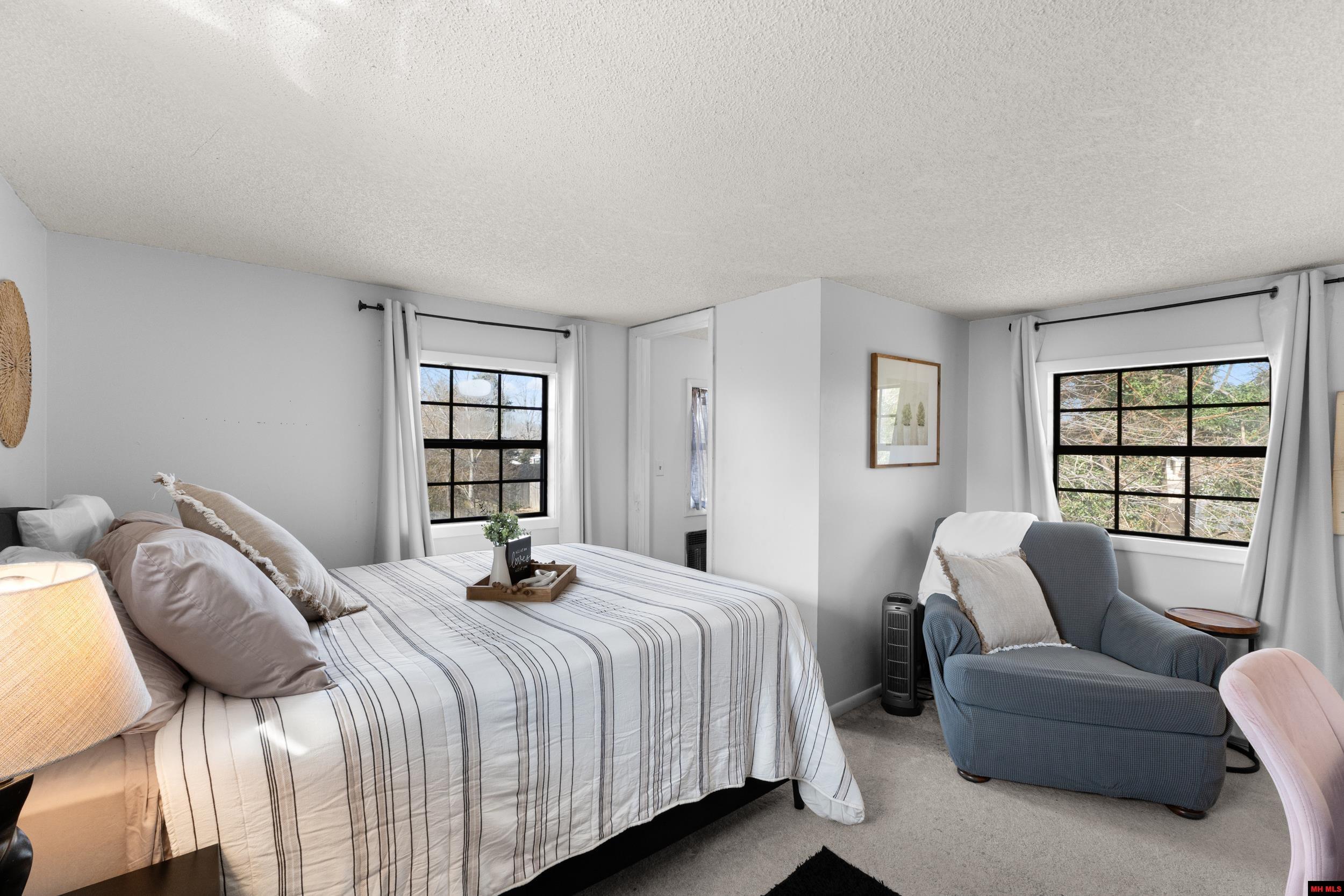 1401 S Kingswood Way