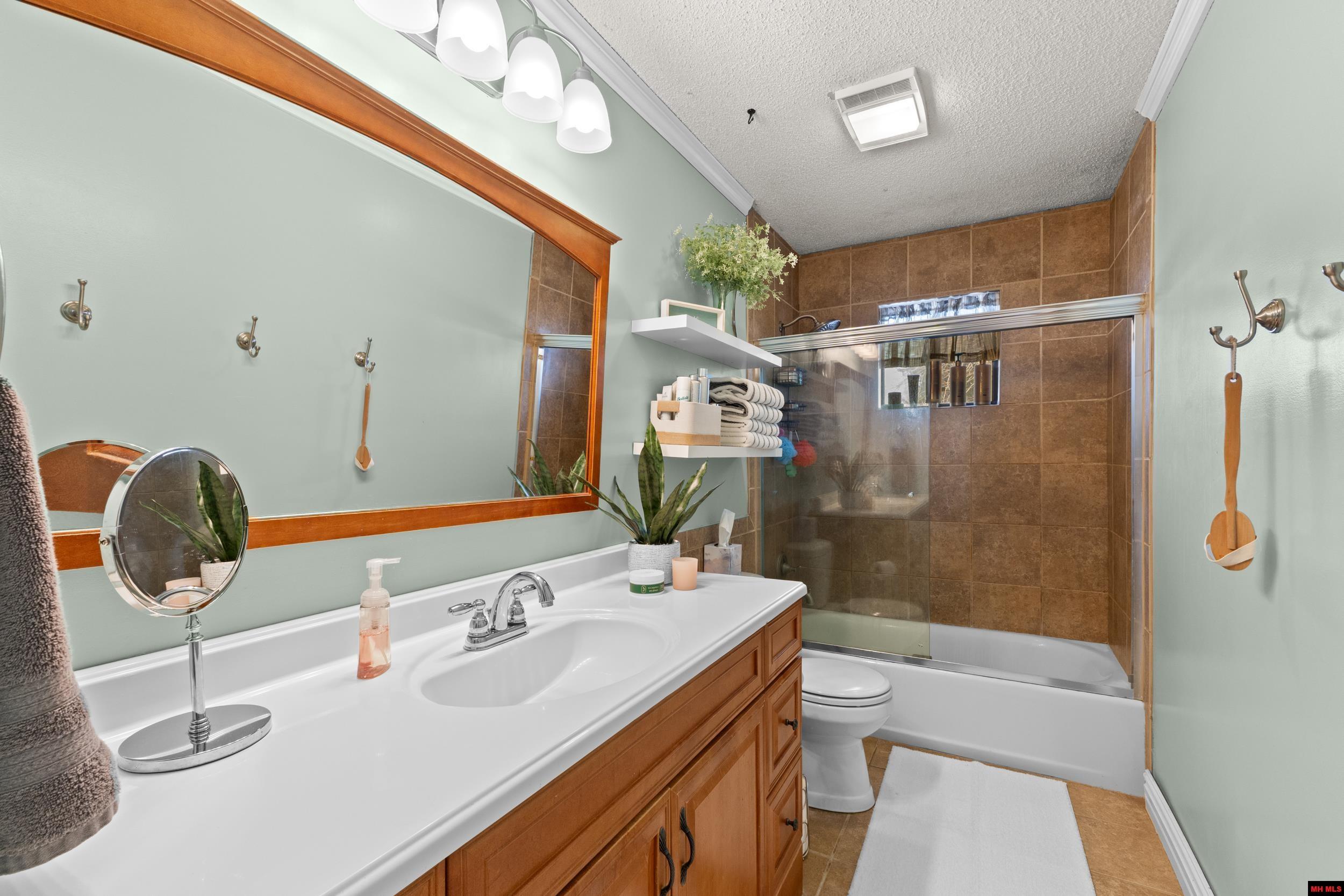 1401 S Kingswood Way