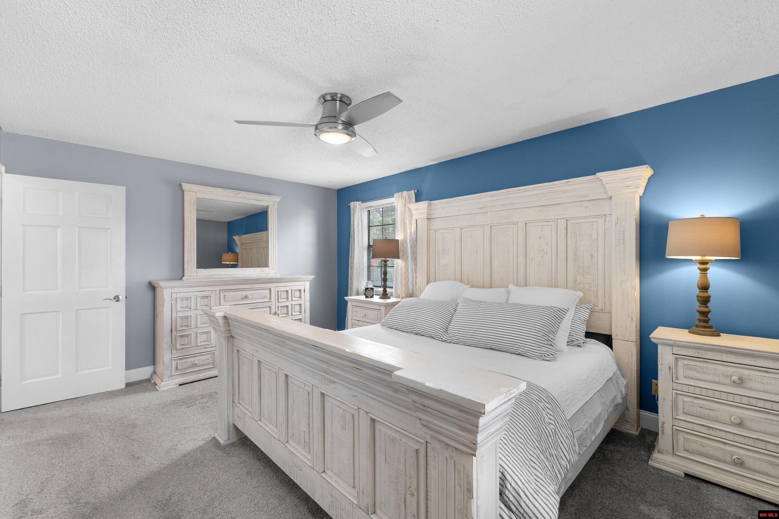 1401 S Kingswood Way