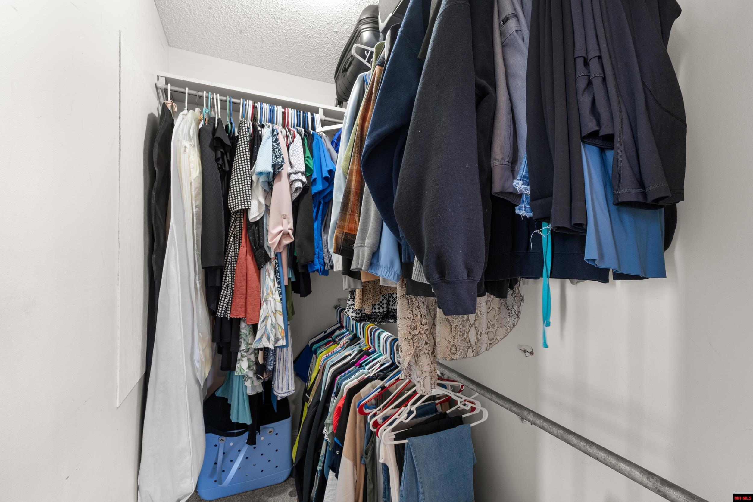 1401 S Kingswood Way