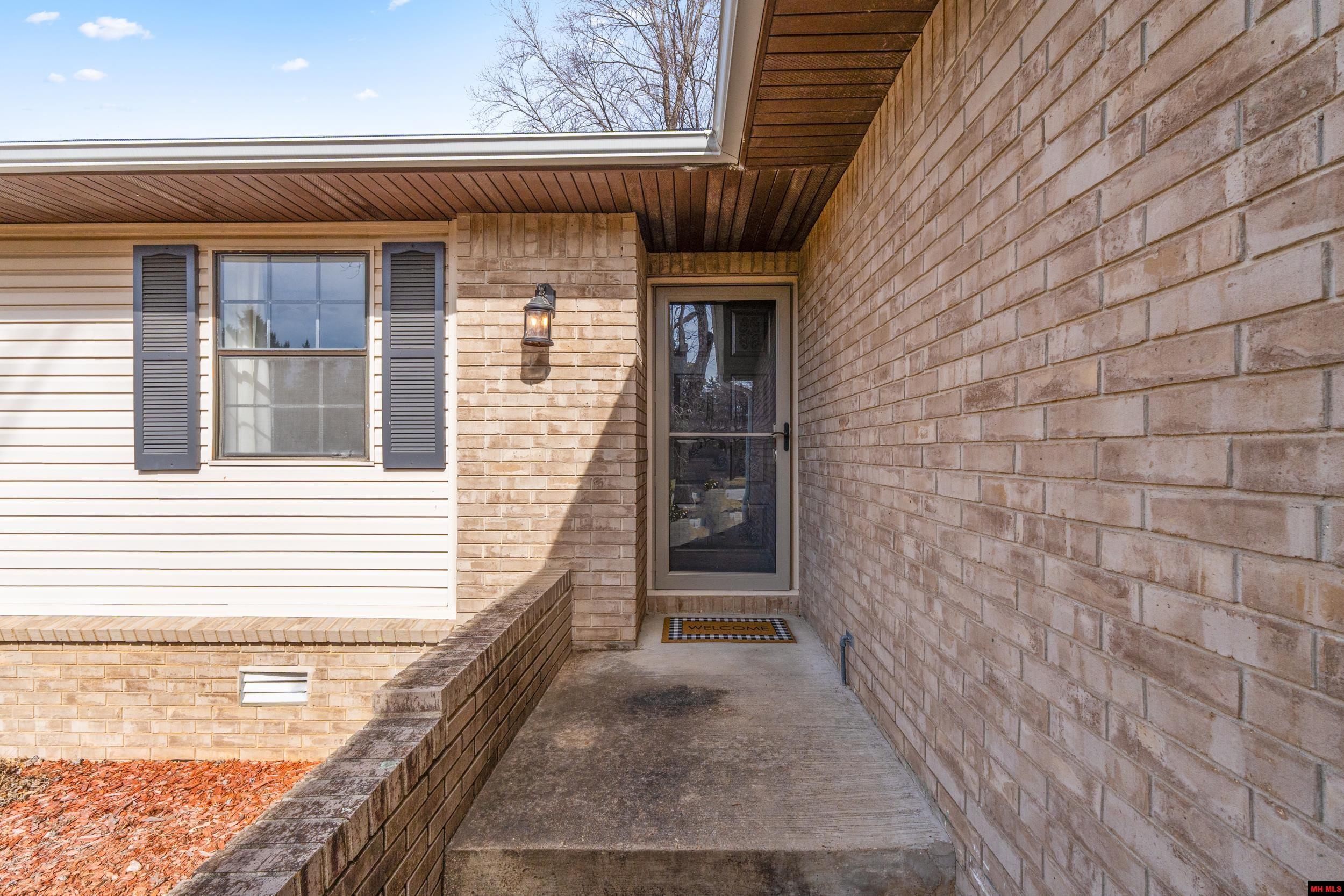 1401 S Kingswood Way