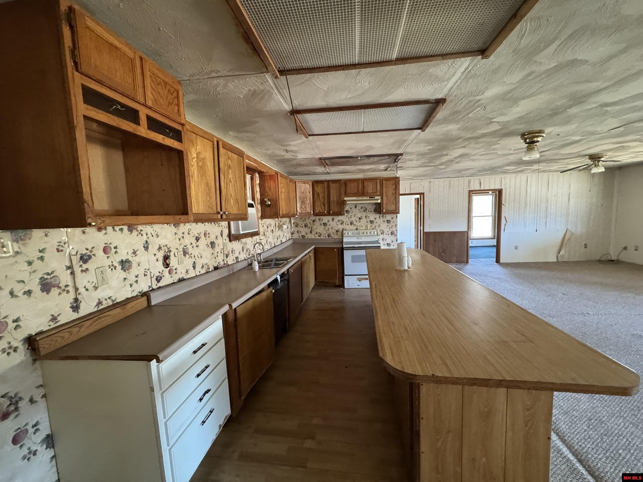 446 STEAM BOAT DRIVE Norfork, AR