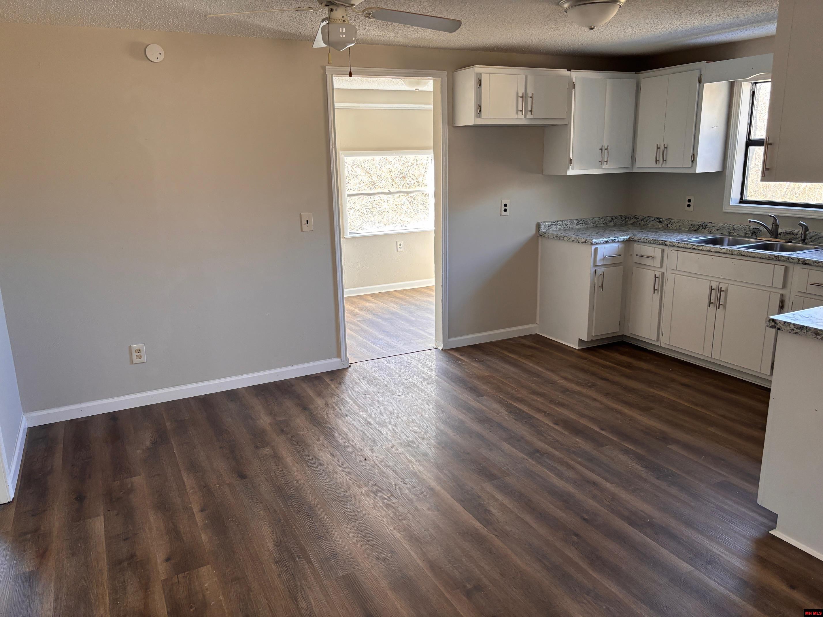 809 N FAIRVIEW ROAD Mammoth Spring, AR