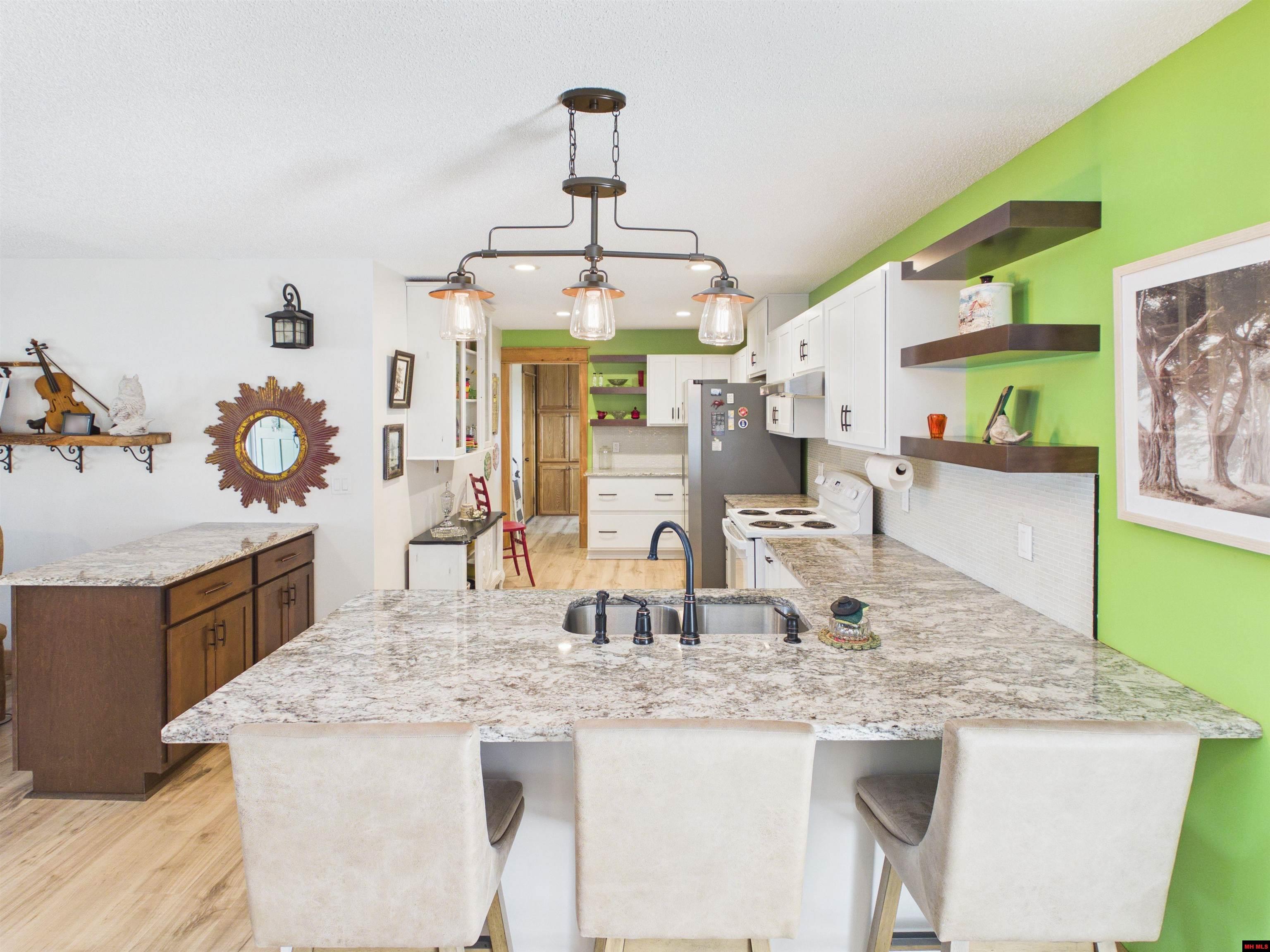 599 Western Hills Loop