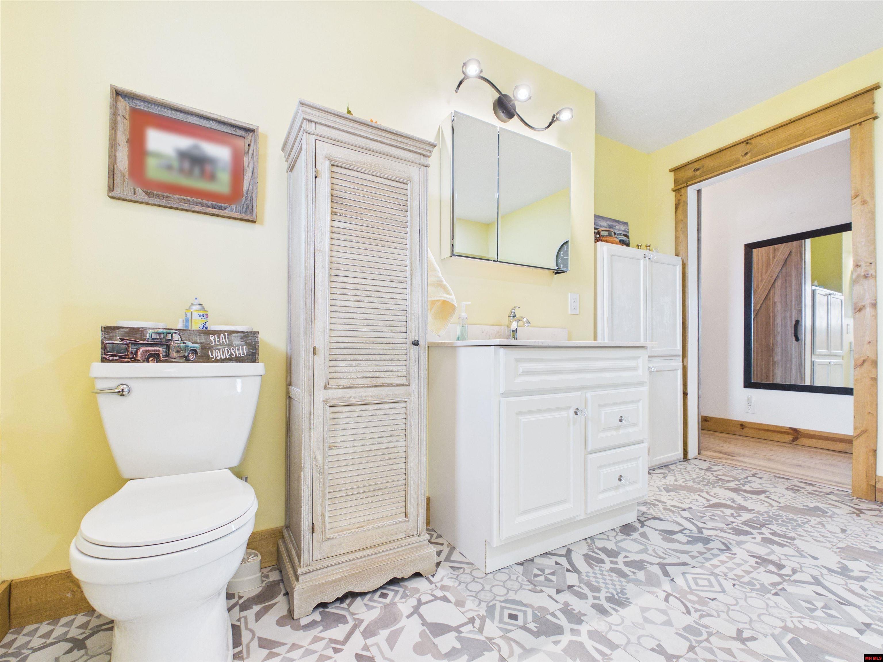 599 Western Hills Loop