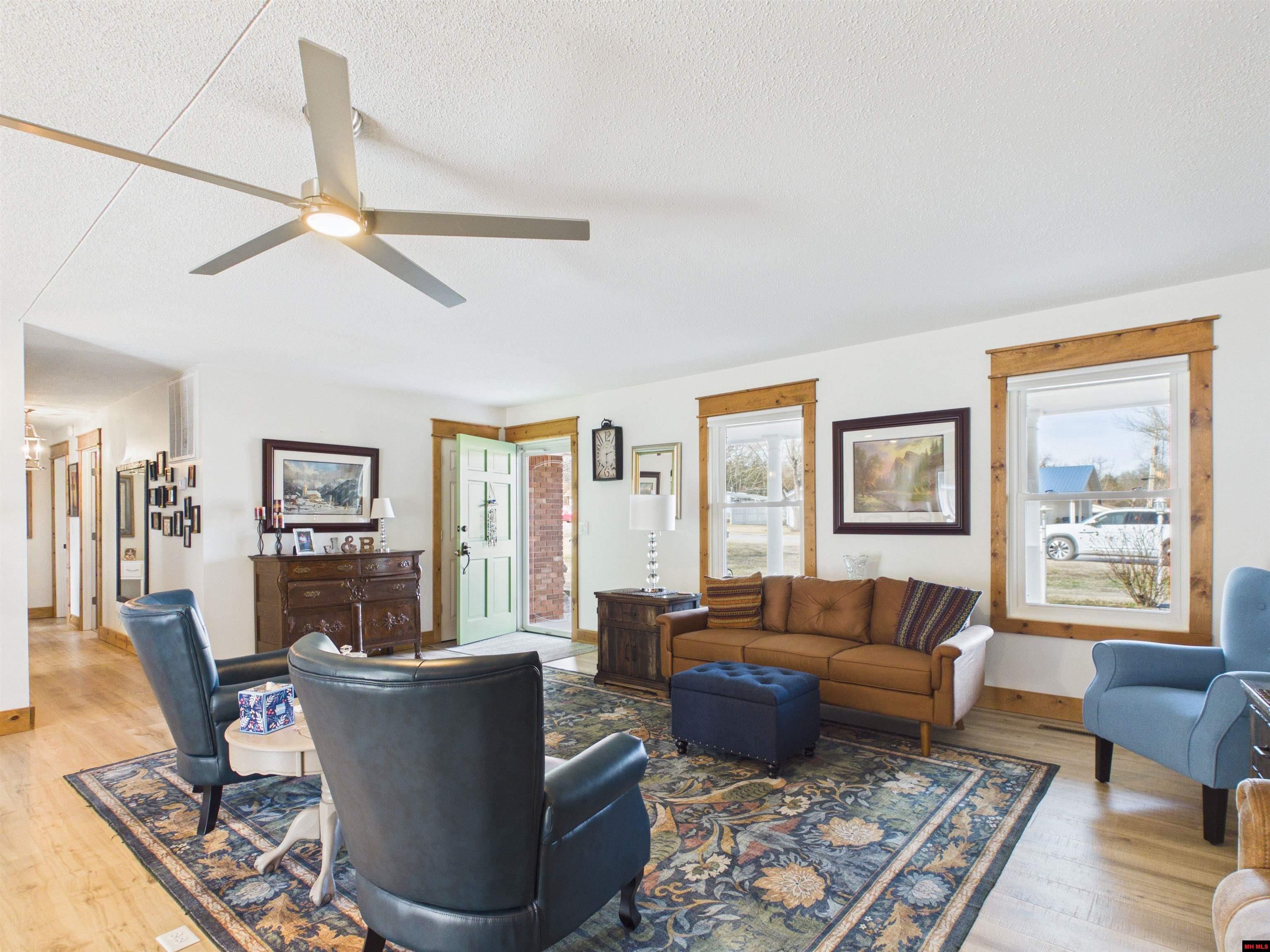 599 Western Hills Loop