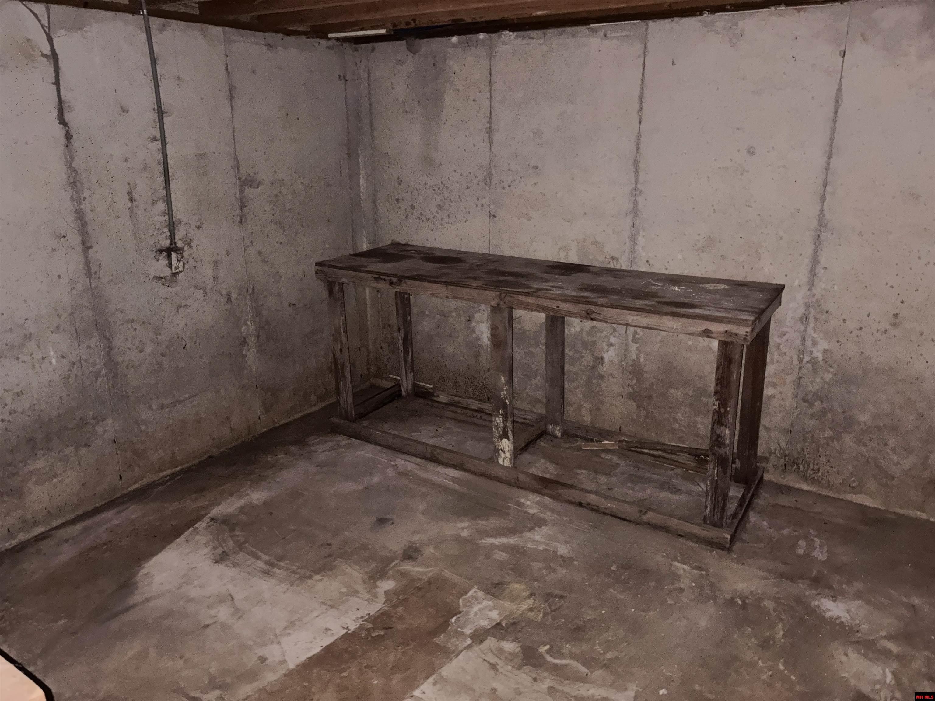 1030 BETHEL AVENUE Mammoth Spring, AR