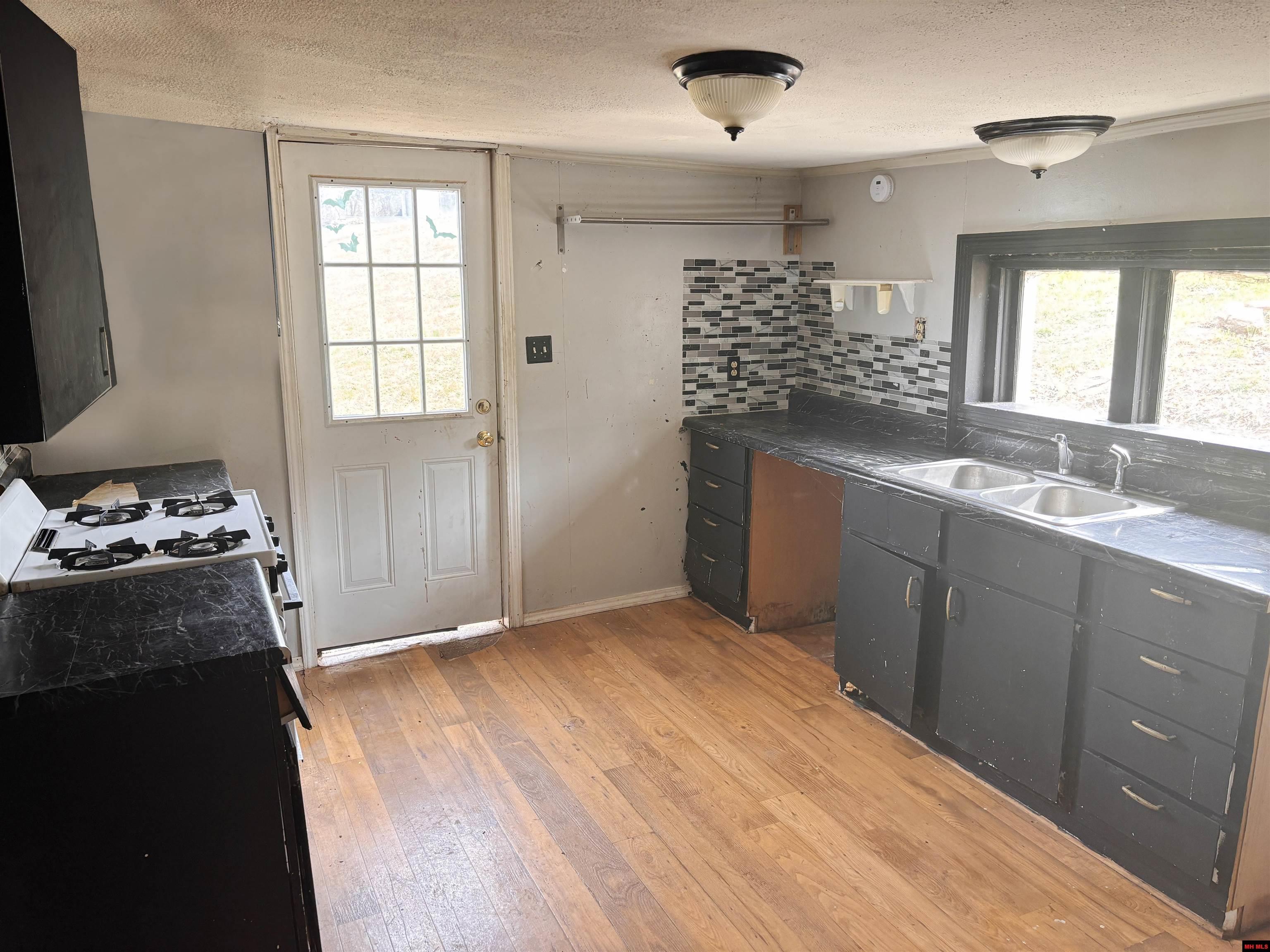 1030 BETHEL AVENUE Mammoth Spring, AR