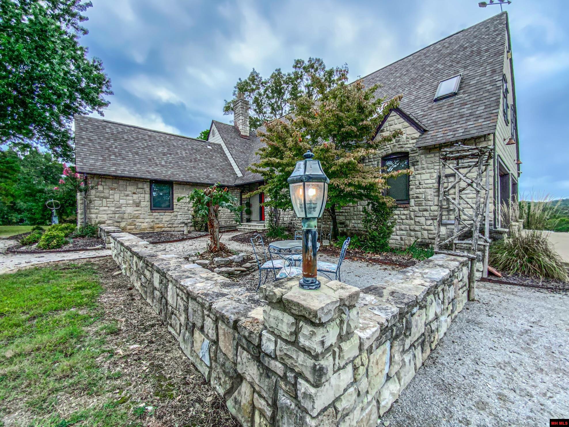 1046 Slick Rock Road