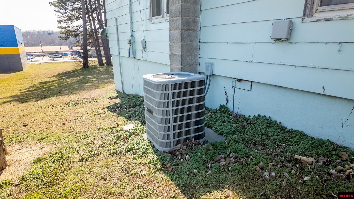 302 VINE STREET Alton, MO