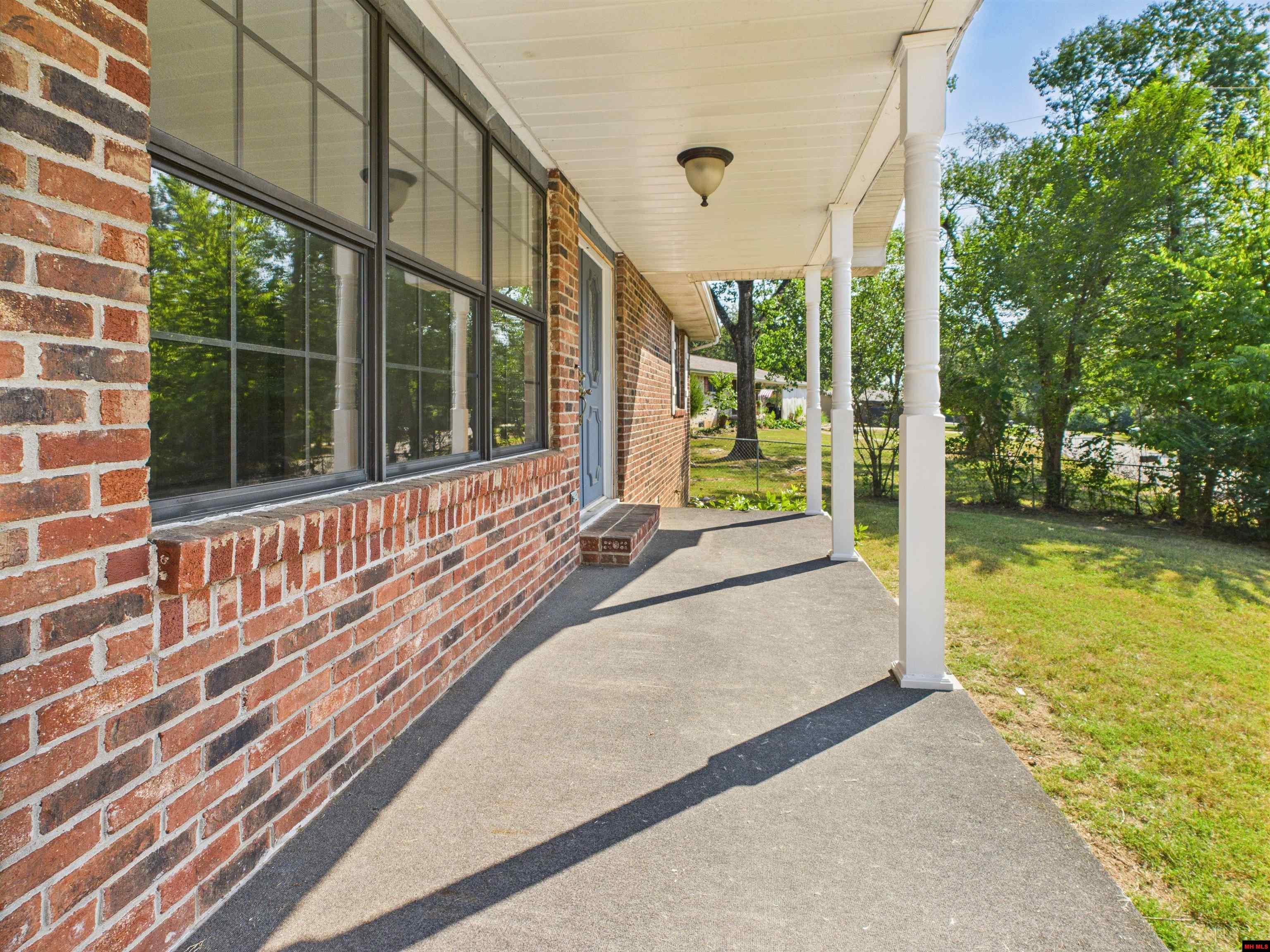 1138 Meadowcrest Drive